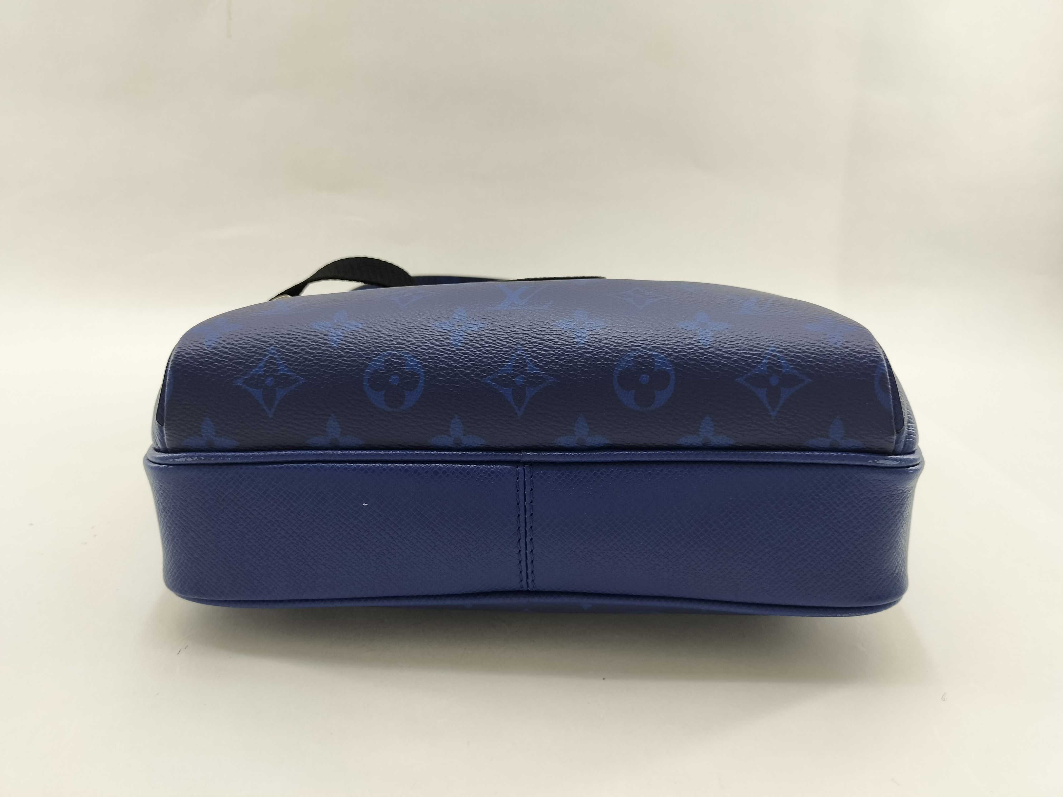 Outdoor Messenger PM Shoulder Bag — view 3