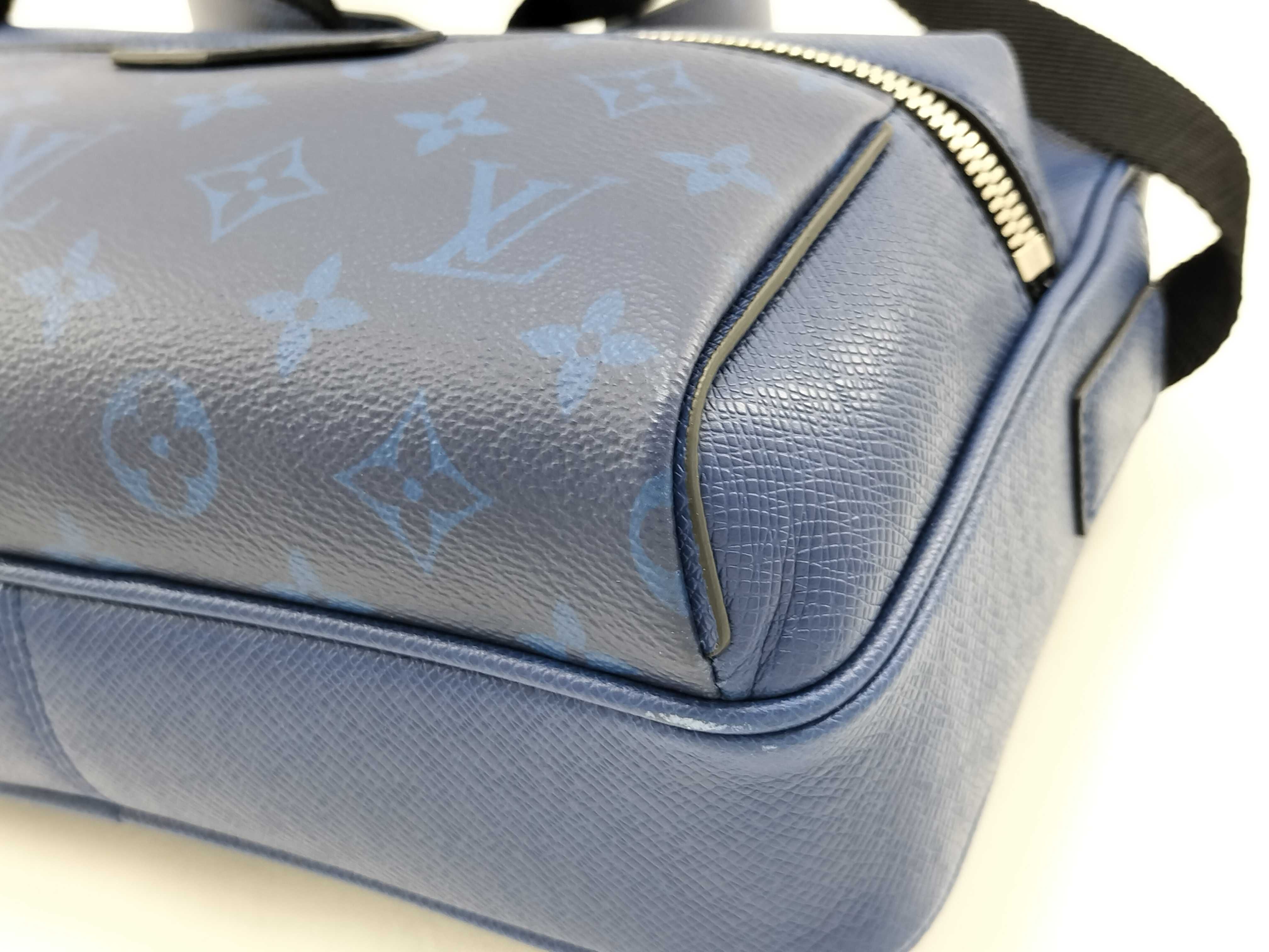 Outdoor Messenger PM Shoulder Bag — view 4