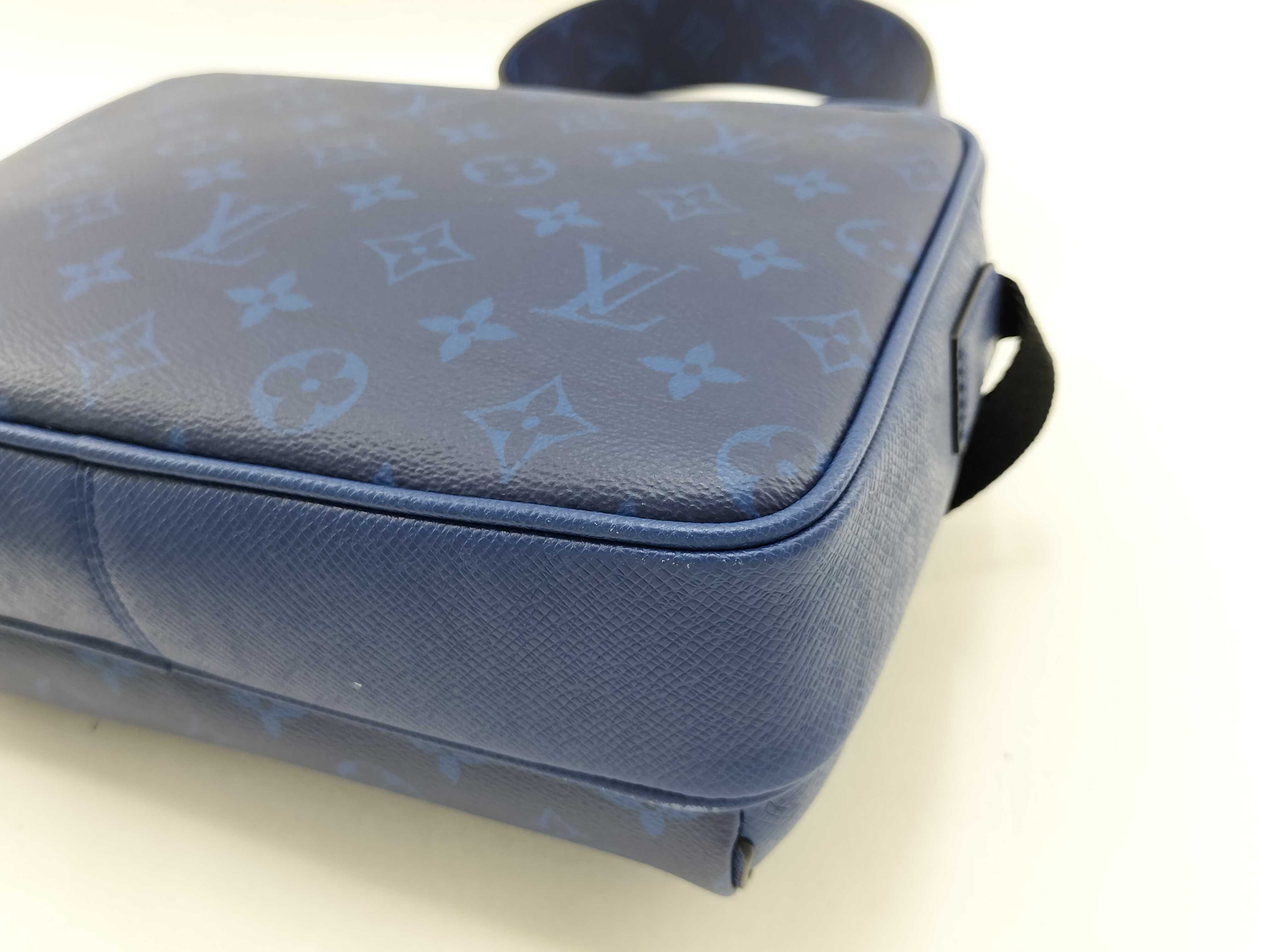 Outdoor Messenger PM Shoulder Bag — view 5