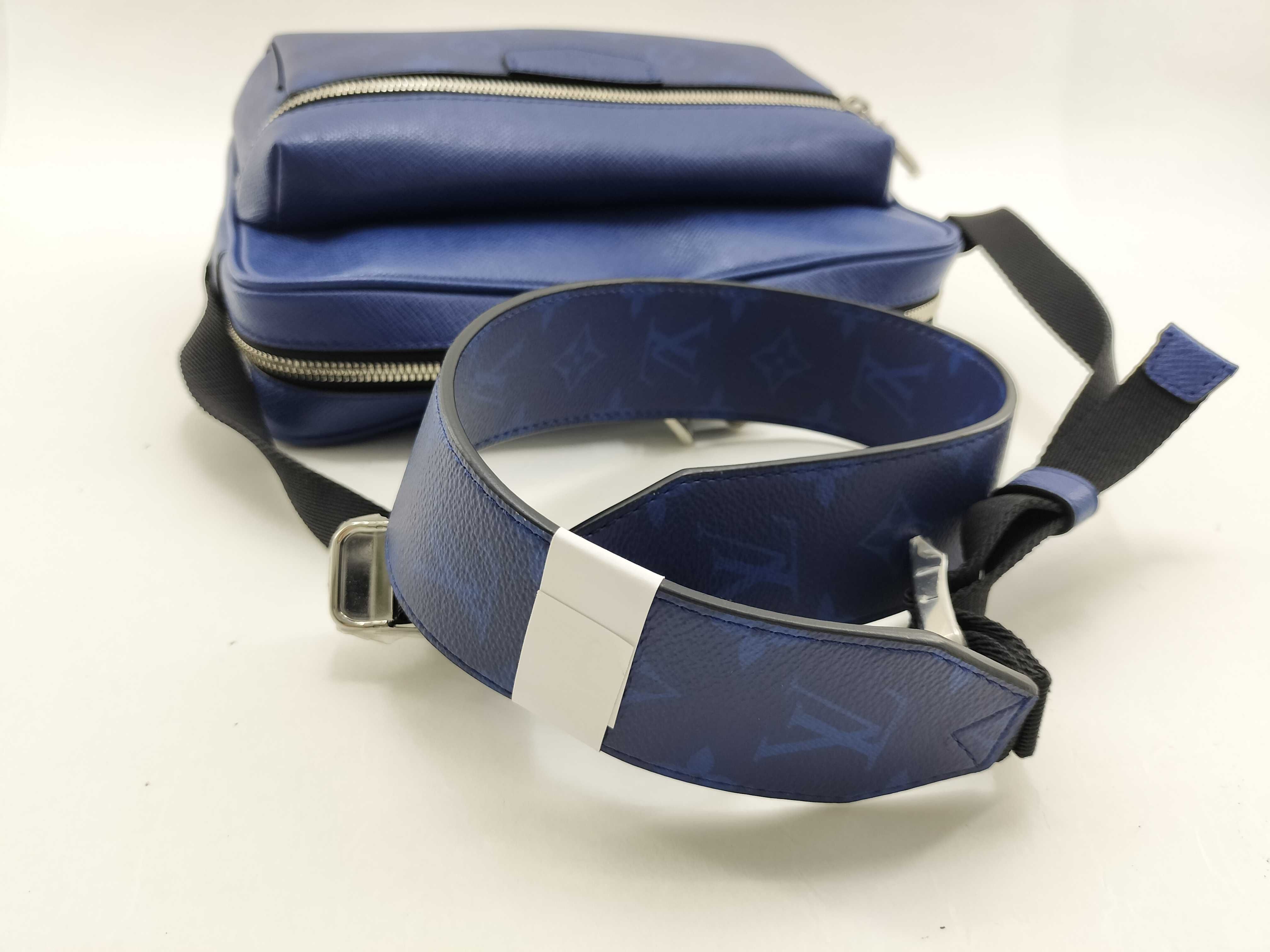 Outdoor Messenger PM Shoulder Bag — view 8