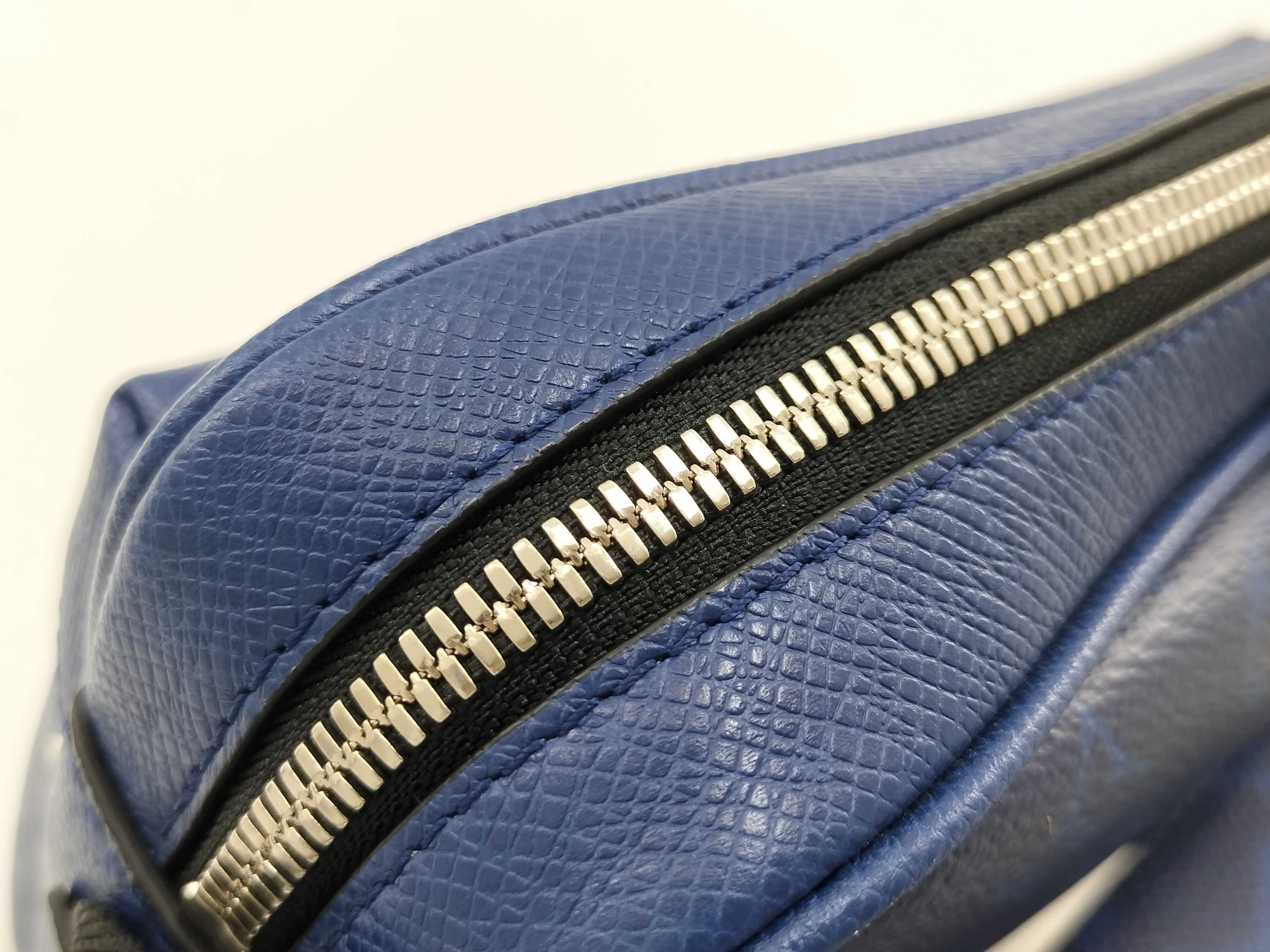 Outdoor Messenger PM Shoulder Bag — view 10