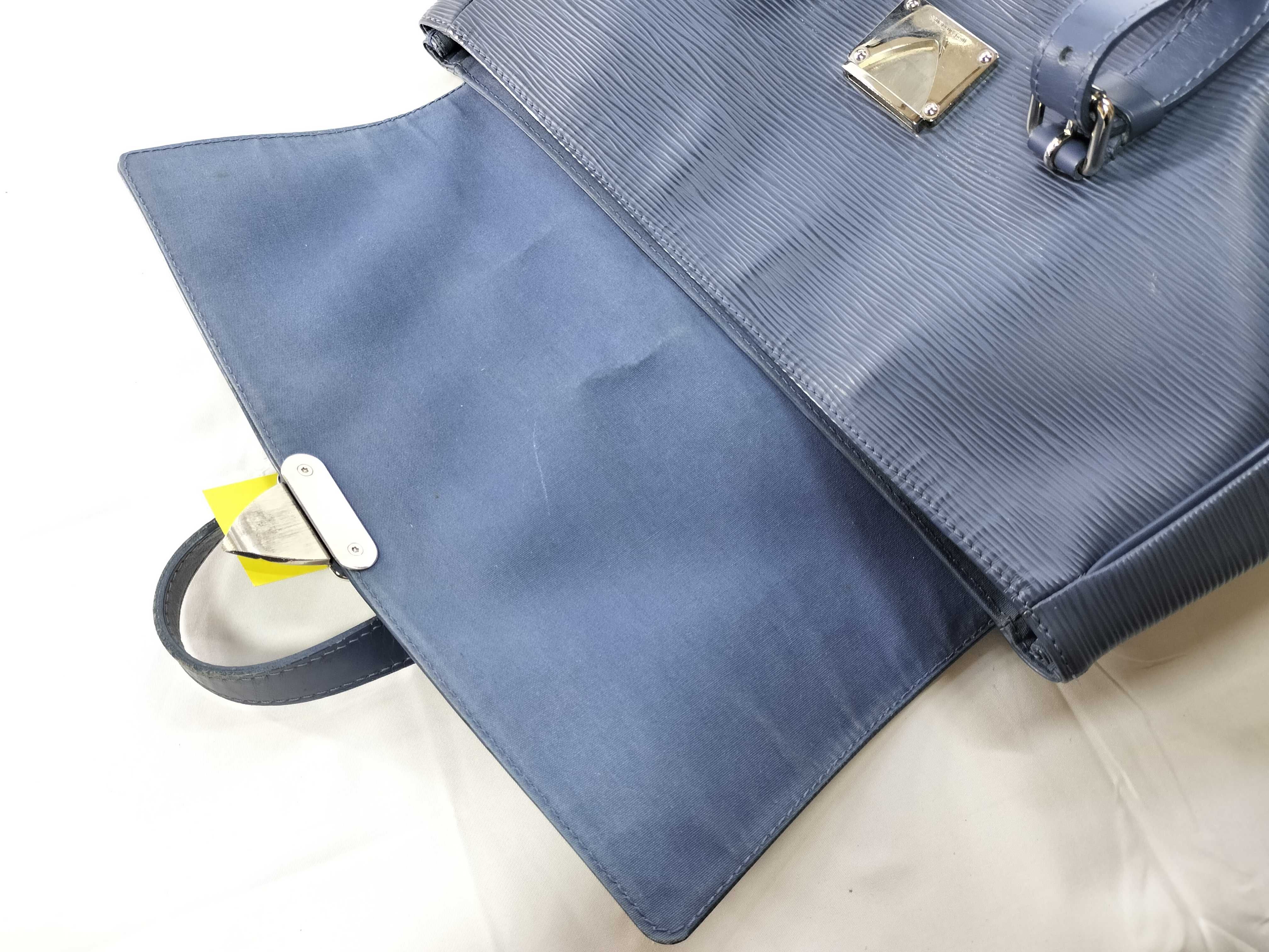 Epi M5886G Segur MM Handbag — view 13