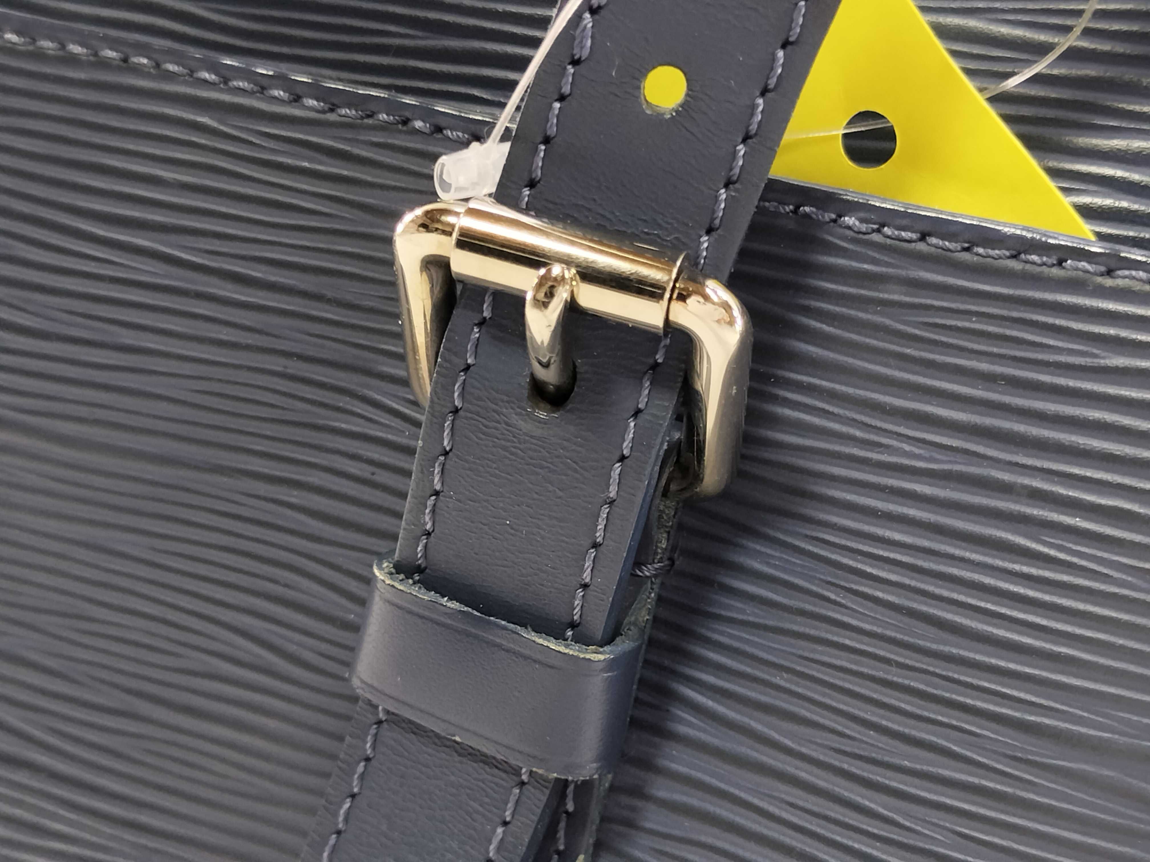 Epi M5886G Segur MM Handbag — view 3