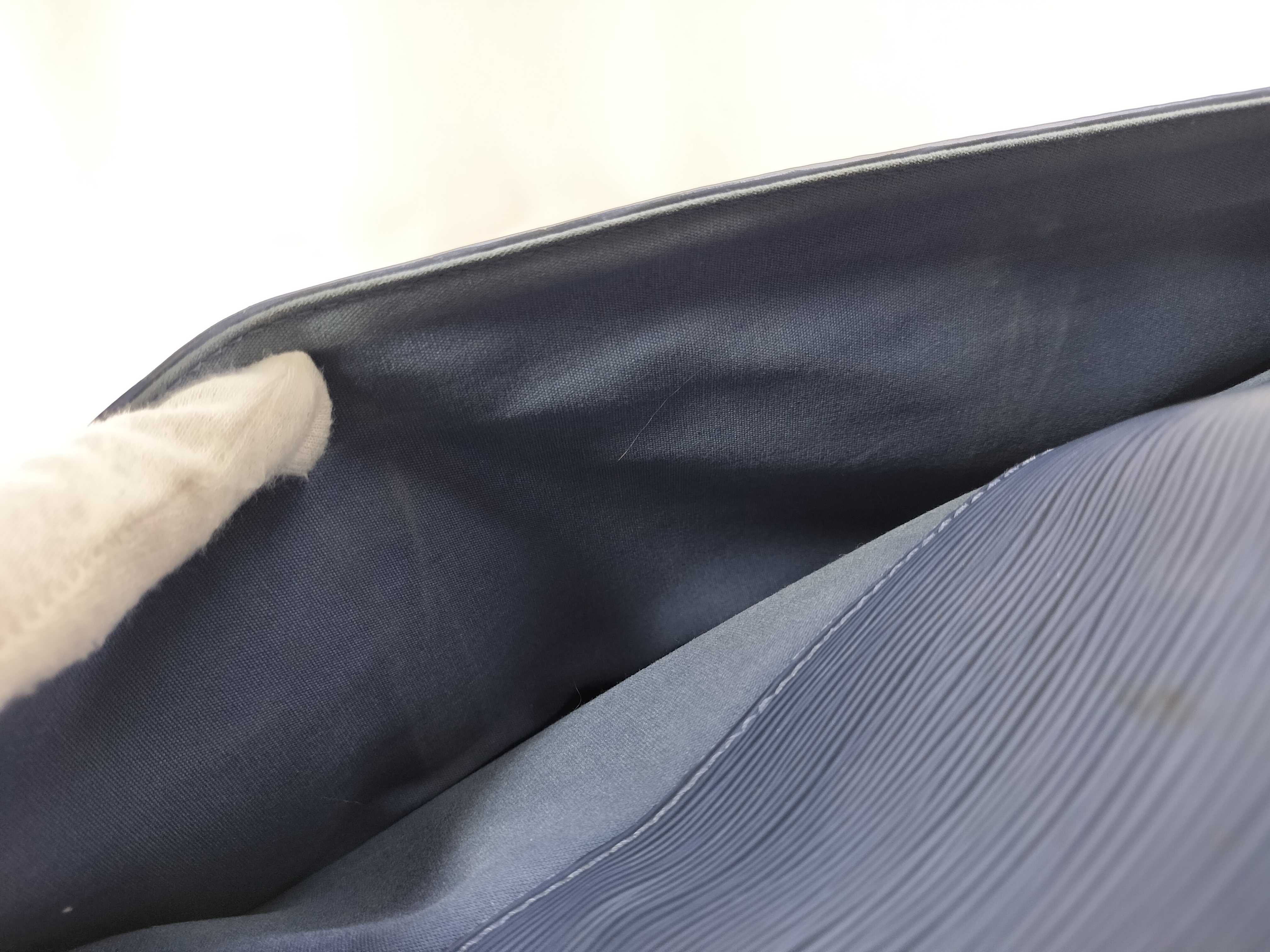 Epi M5886G Segur MM Handbag — view 8
