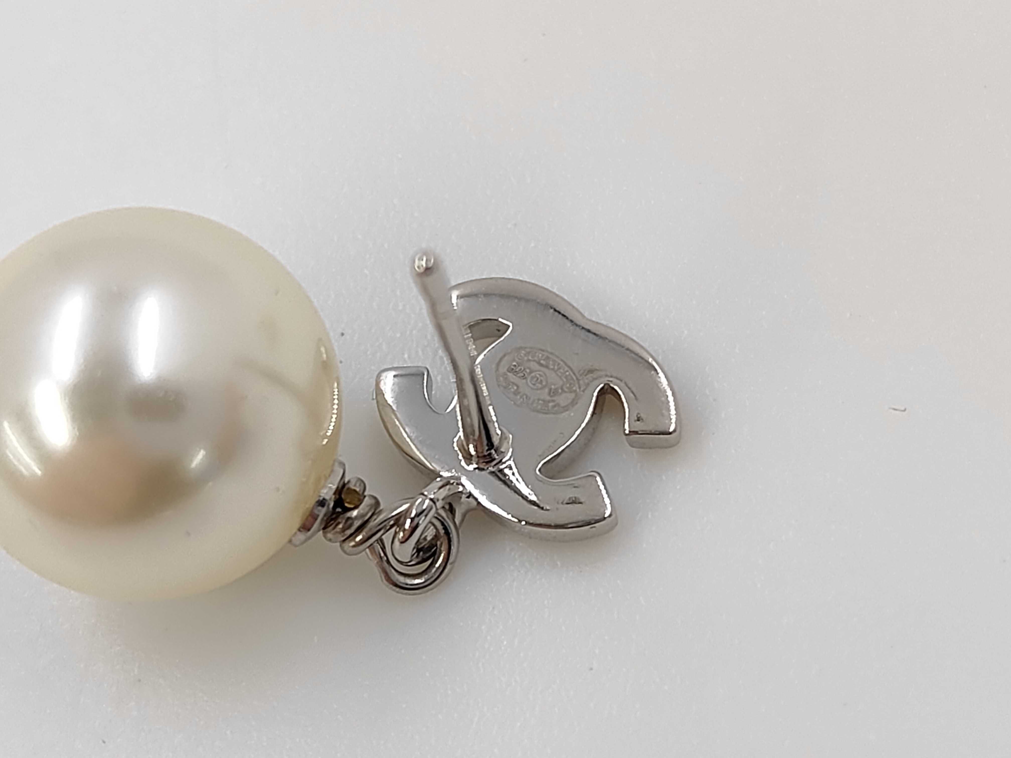 B25V Coco Mark Pearl Swing Earrings — view 4