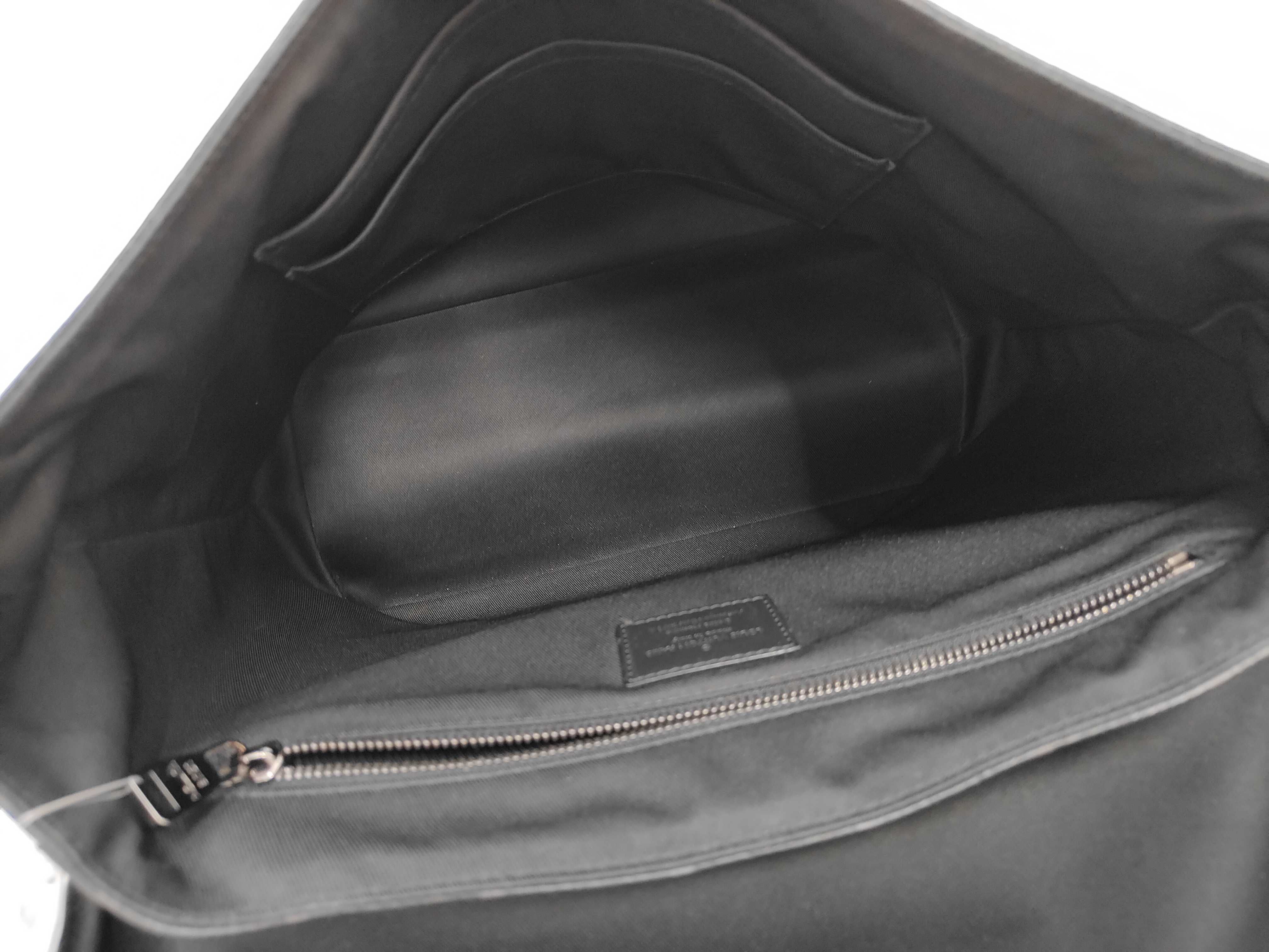 LV Monogram Eclipse Messenger Voyage MM M40510 FO4146 Shoulder Bag — view 10