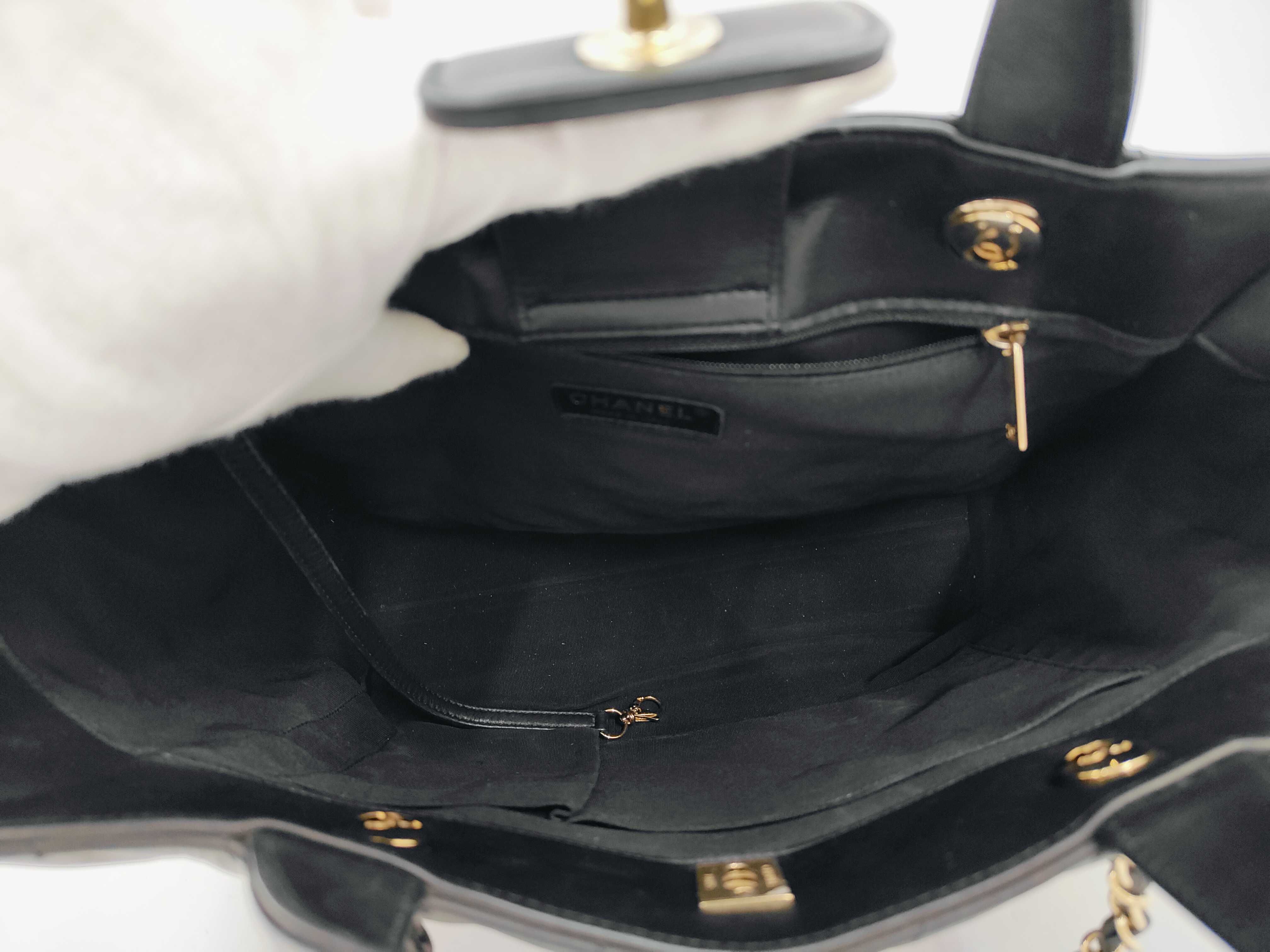 Black Tote Bag with Gold Hardware, V-shaped Quilting, Item No. 24 — view 10