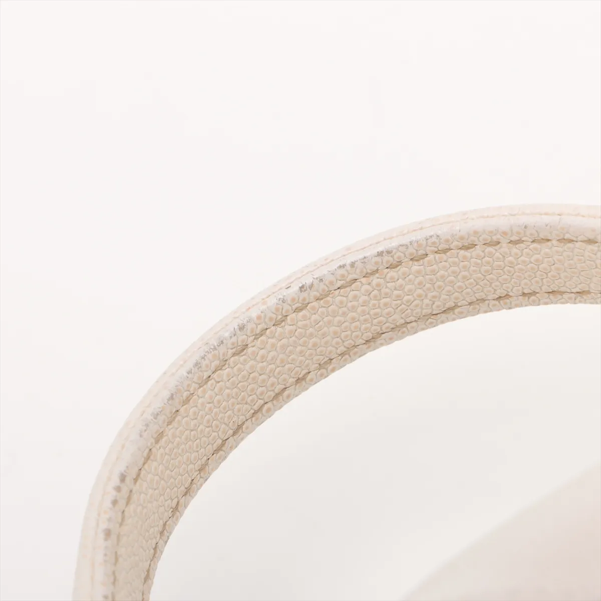 Matelasse caviar skin vanity bag white gold hardware EEJ25K75 random plate — view 11