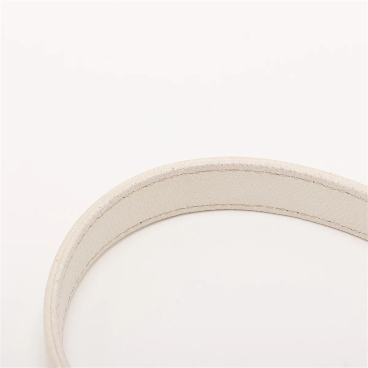 Matelasse caviar skin vanity bag white gold hardware EEJ25K75 random plate — view 14