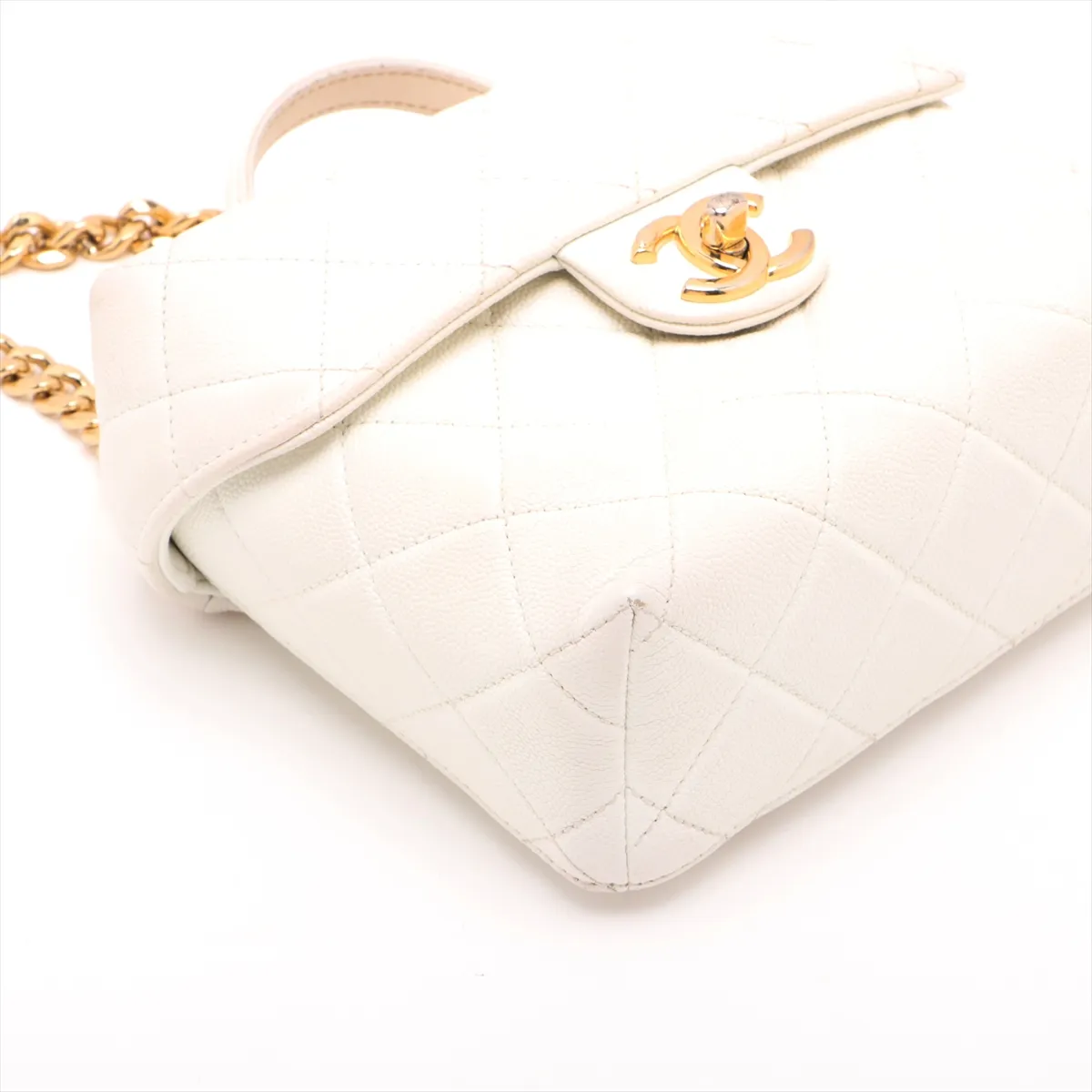 Matelasse caviar skin vanity bag white gold hardware EEJ25K75 random plate — view 4