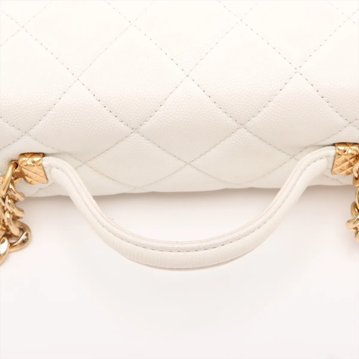Matelasse caviar skin vanity bag white gold hardware EEJ25K75 random plate — view 5