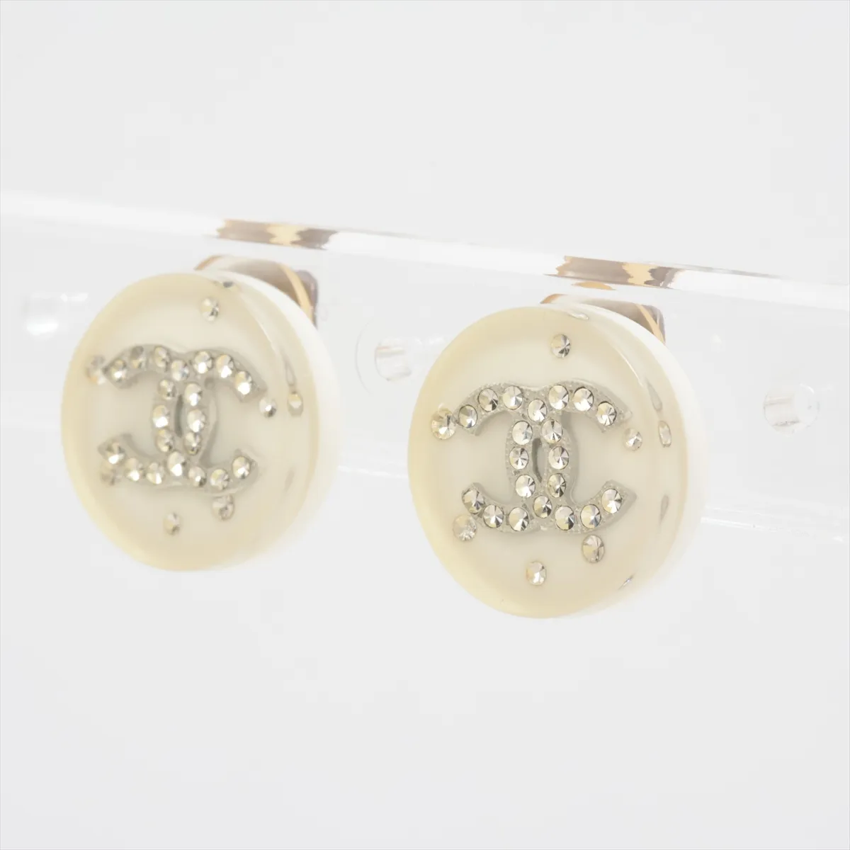 Cocomark 07A Earrings (for both ears) Metal x Resin x Rhinestone White — view 3