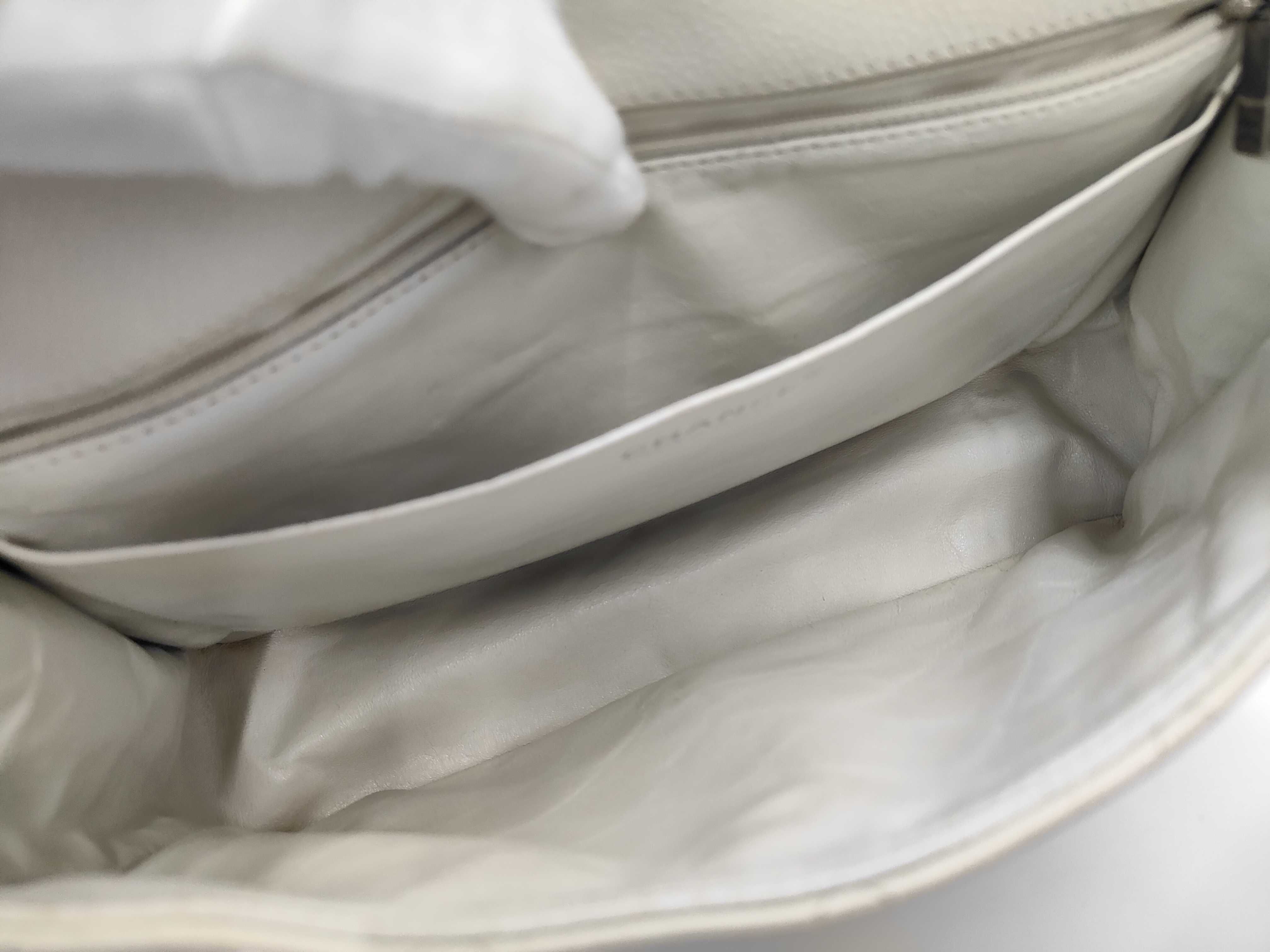 Caviar Skin 2.55 White Bag — view 9