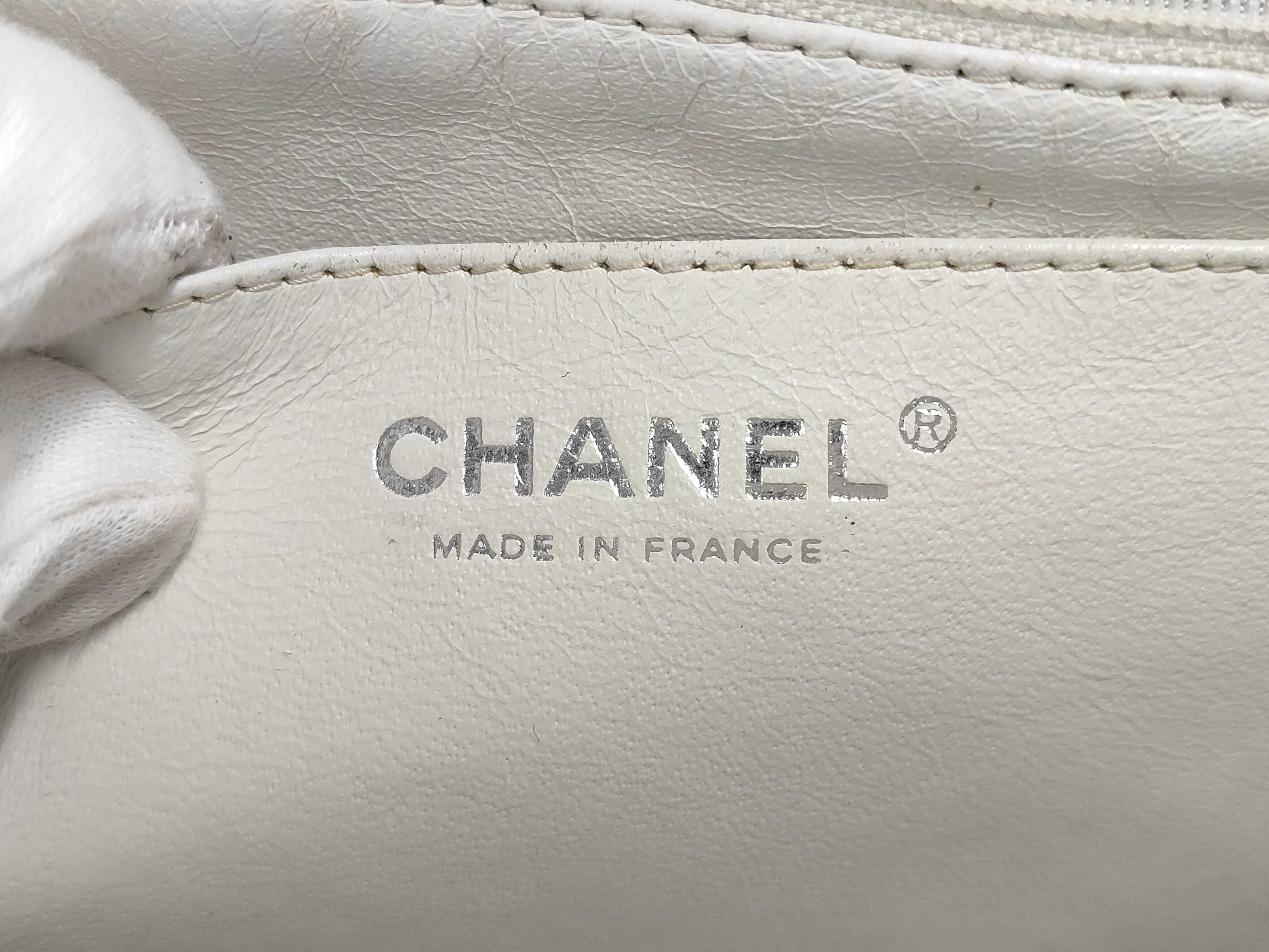 Caviar Skin 2.55 White Bag — view 10