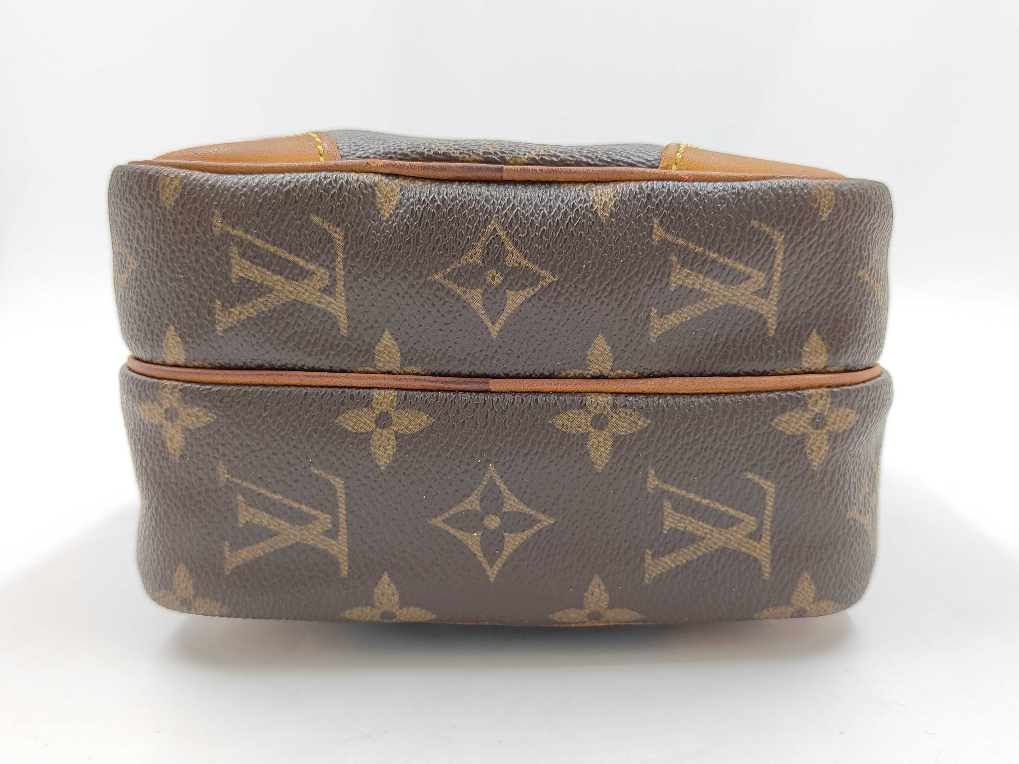 Monogram Louis Vuitton Monogram Amazon TH1020 Shoulder Bag — view 7