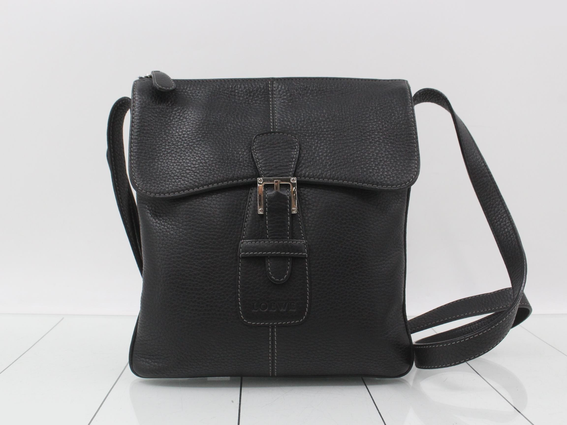Leather shoulder bag