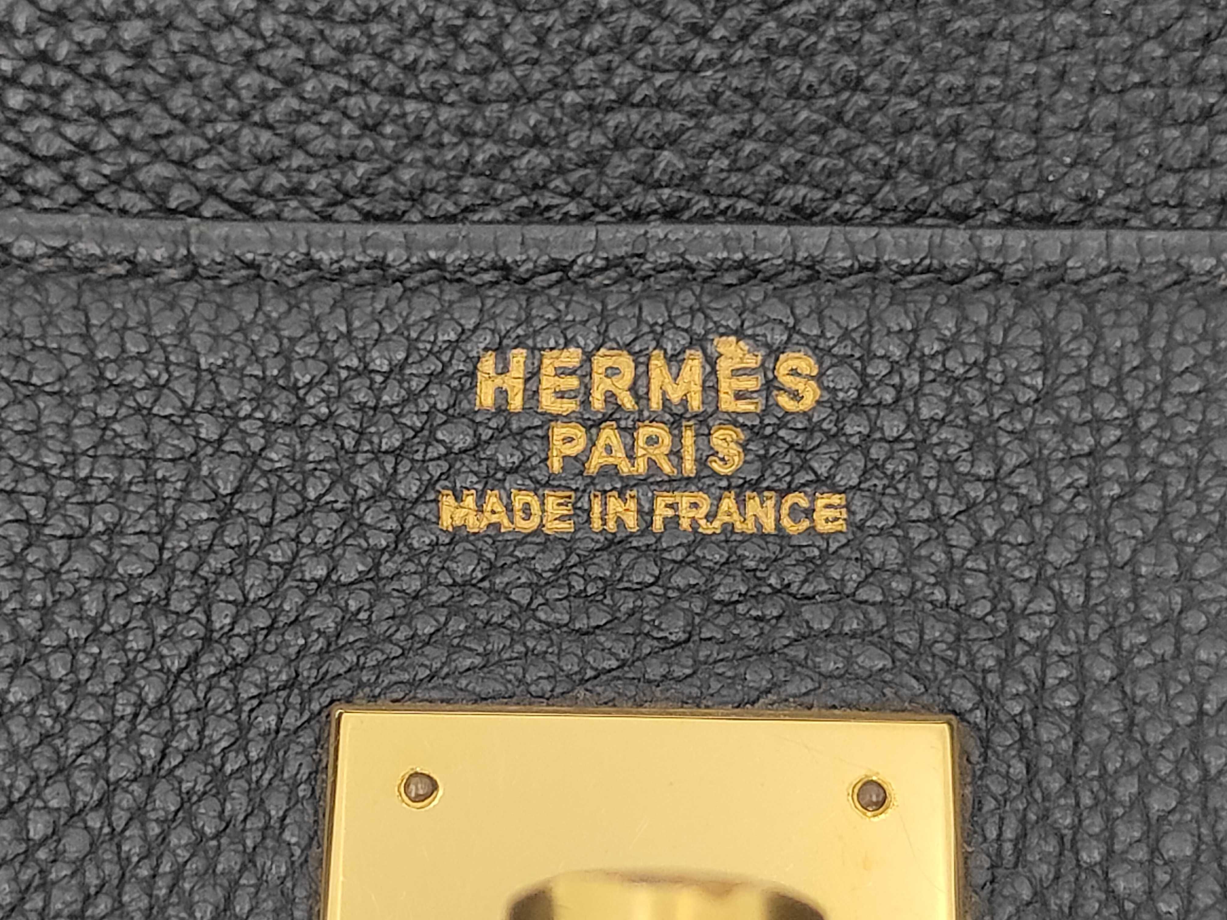 Haut à Courroies 32 Black with Gold Hardware D Stamp Handbag — view 11