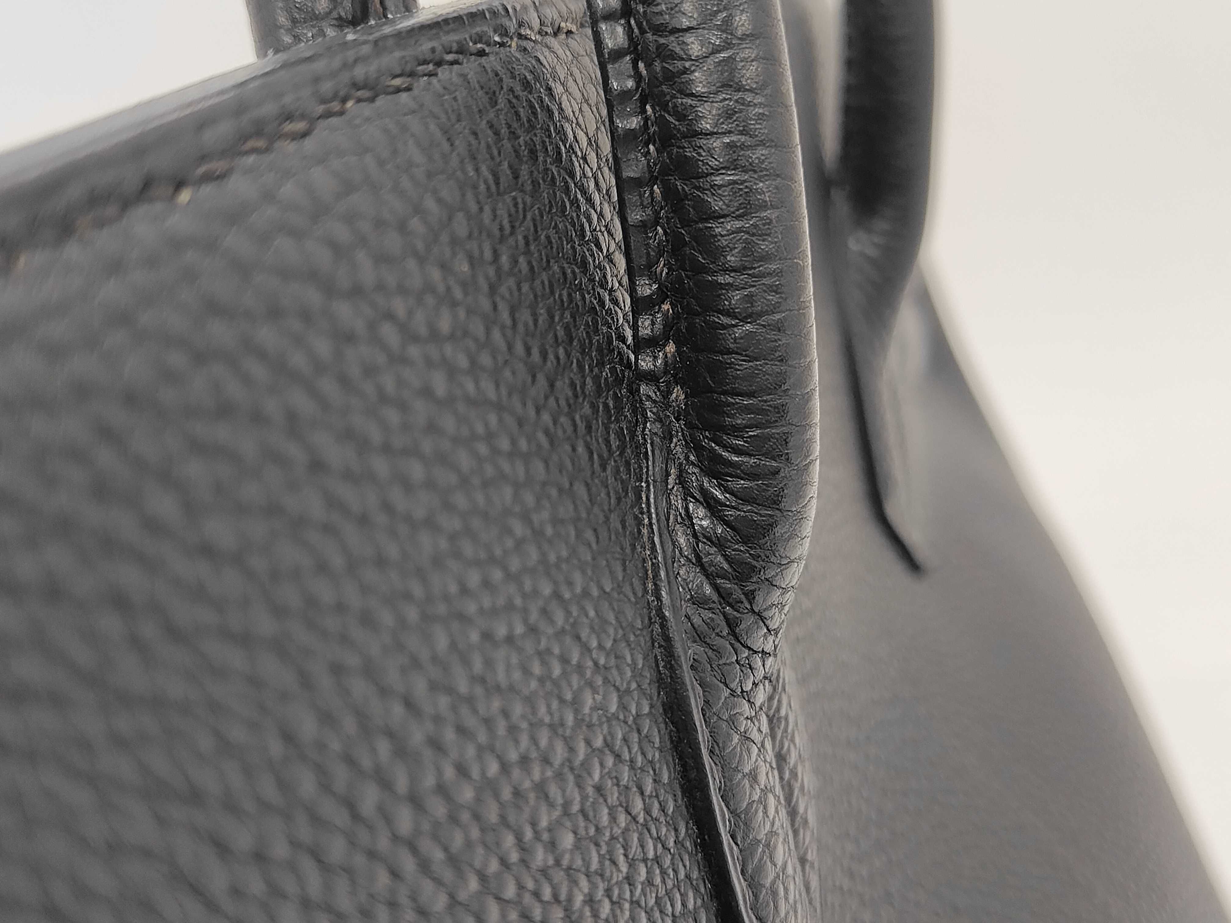 Haut à Courroies 32 Black with Gold Hardware D Stamp Handbag — view 5
