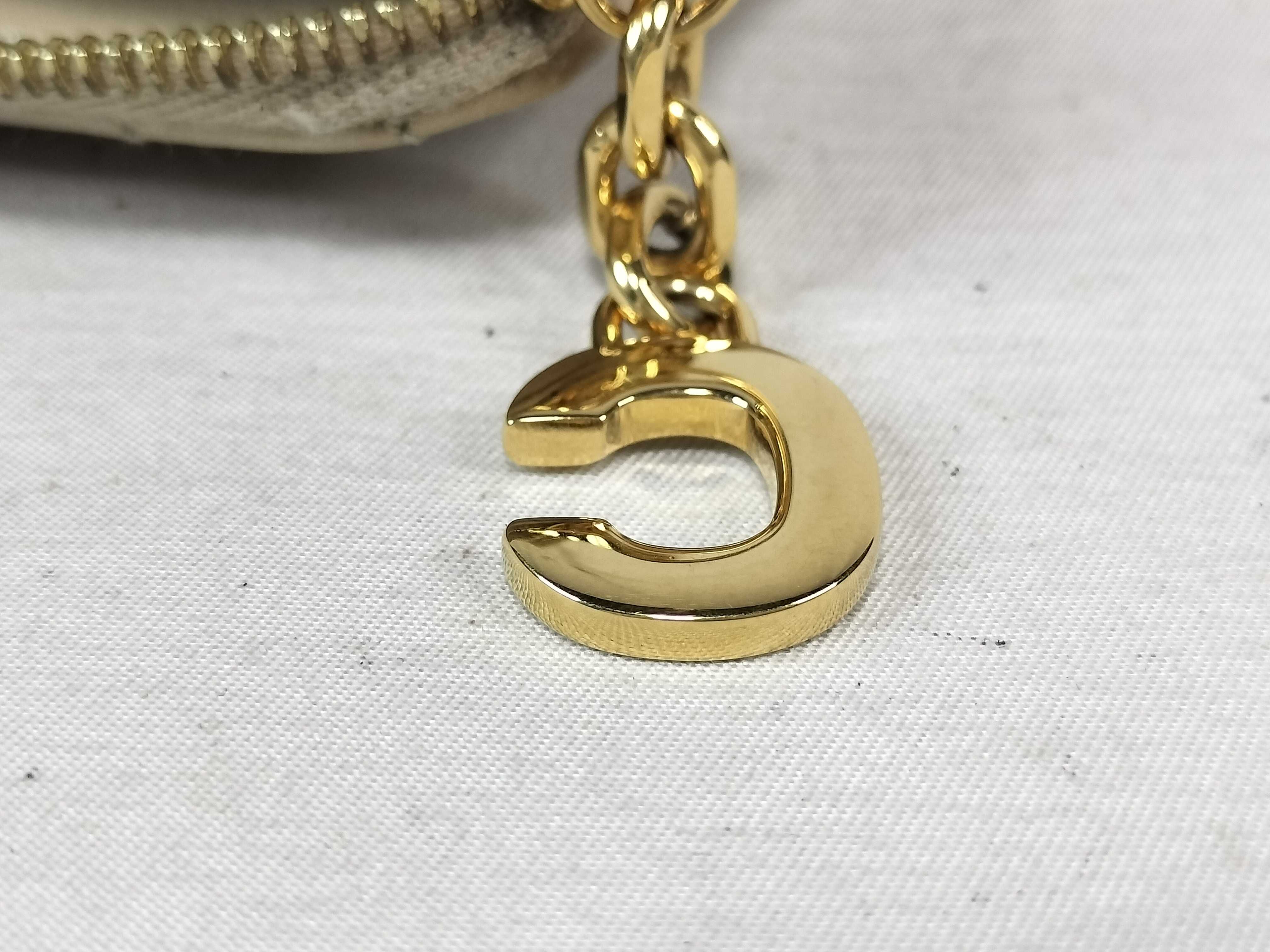quilted card case in beige with C charm. (Card case, pass case, business card holder) — view 13