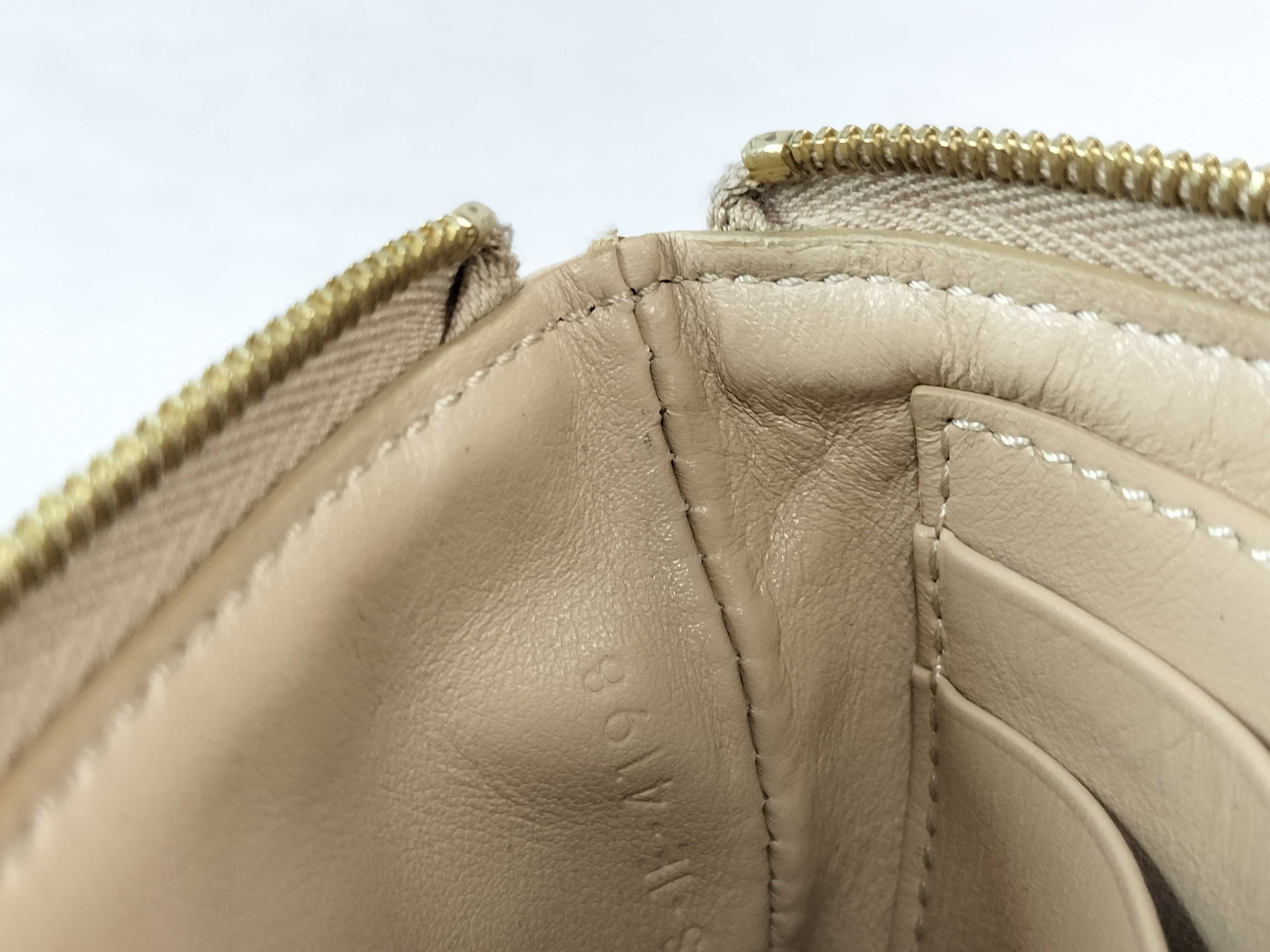 quilted card case in beige with C charm. (Card case, pass case, business card holder) — view 9