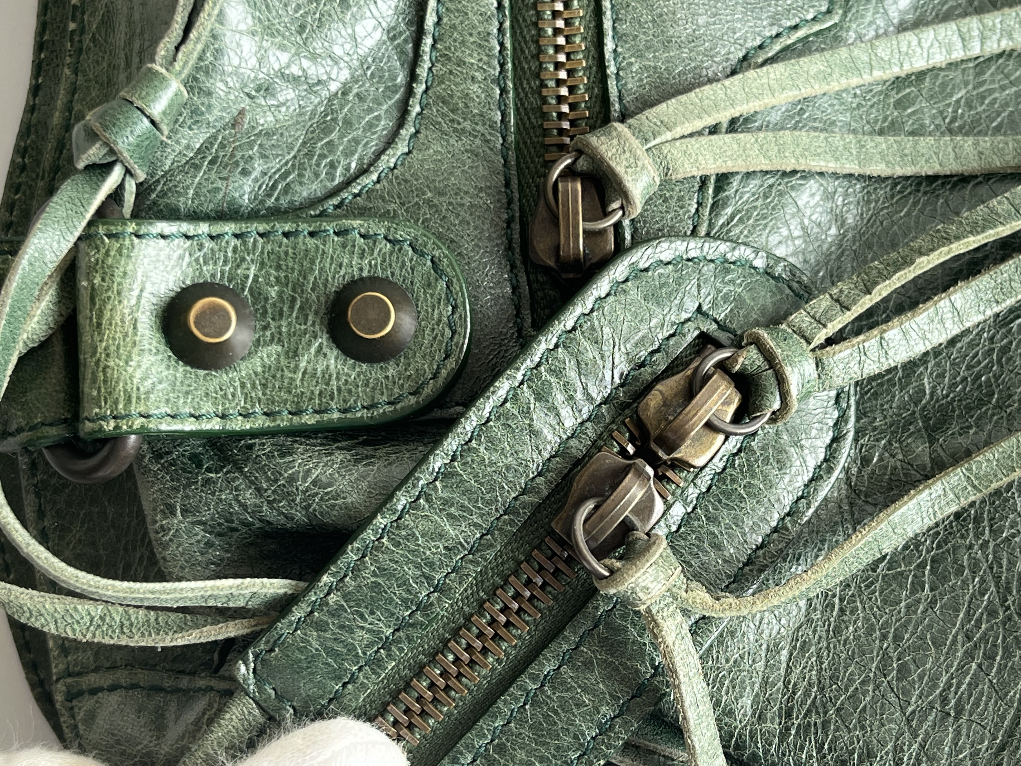 The City Green Shoulder Bag with Mirror — view 14