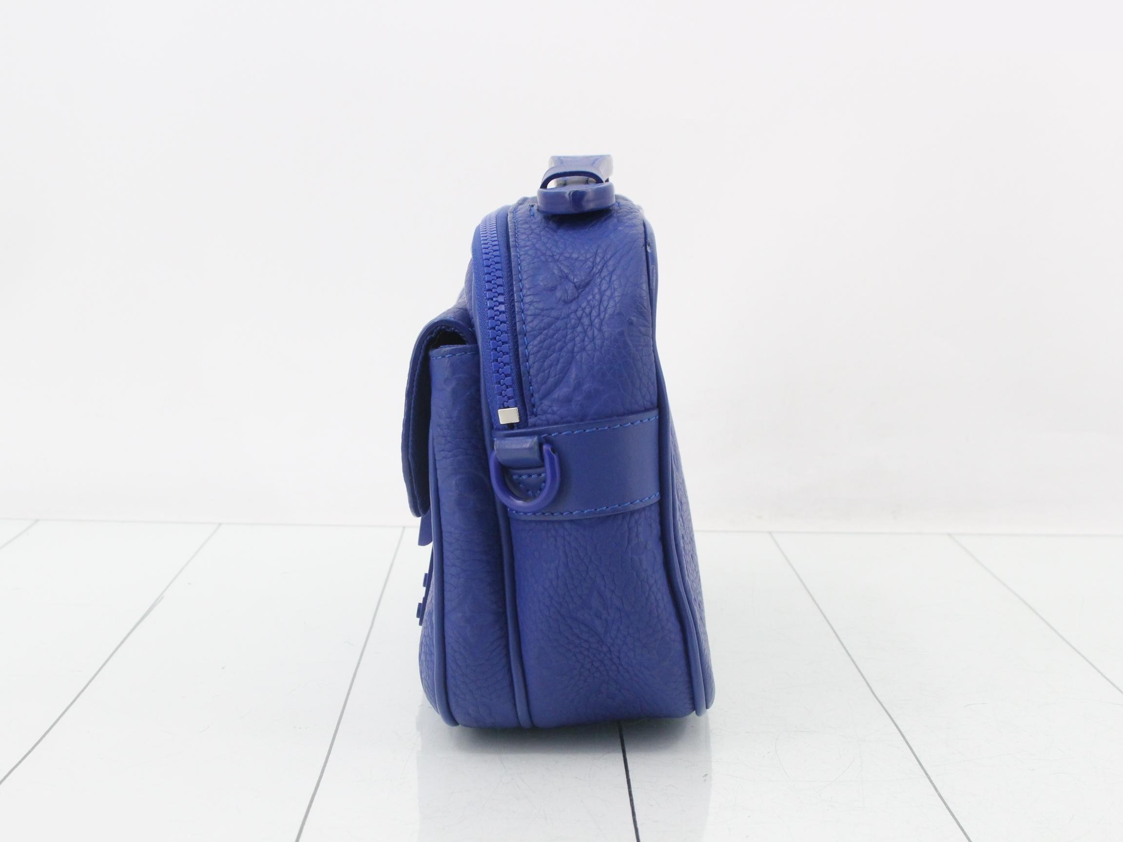 M58488 Taurillon Monogram S Lock Messenger — view 3