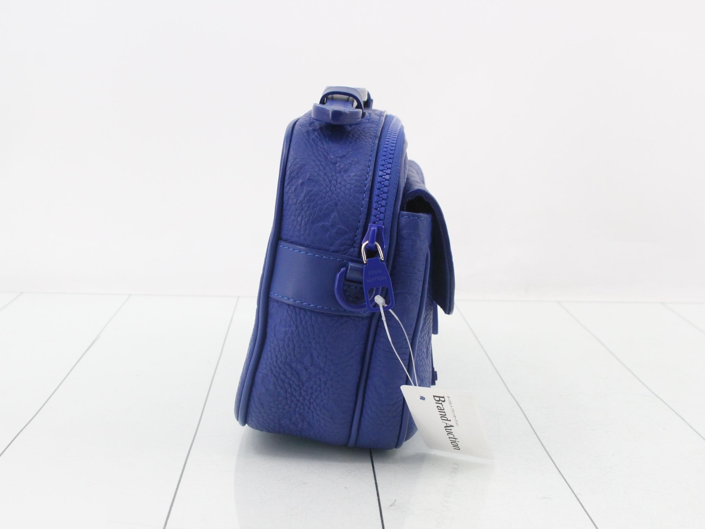 M58488 Taurillon Monogram S Lock Messenger — view 4