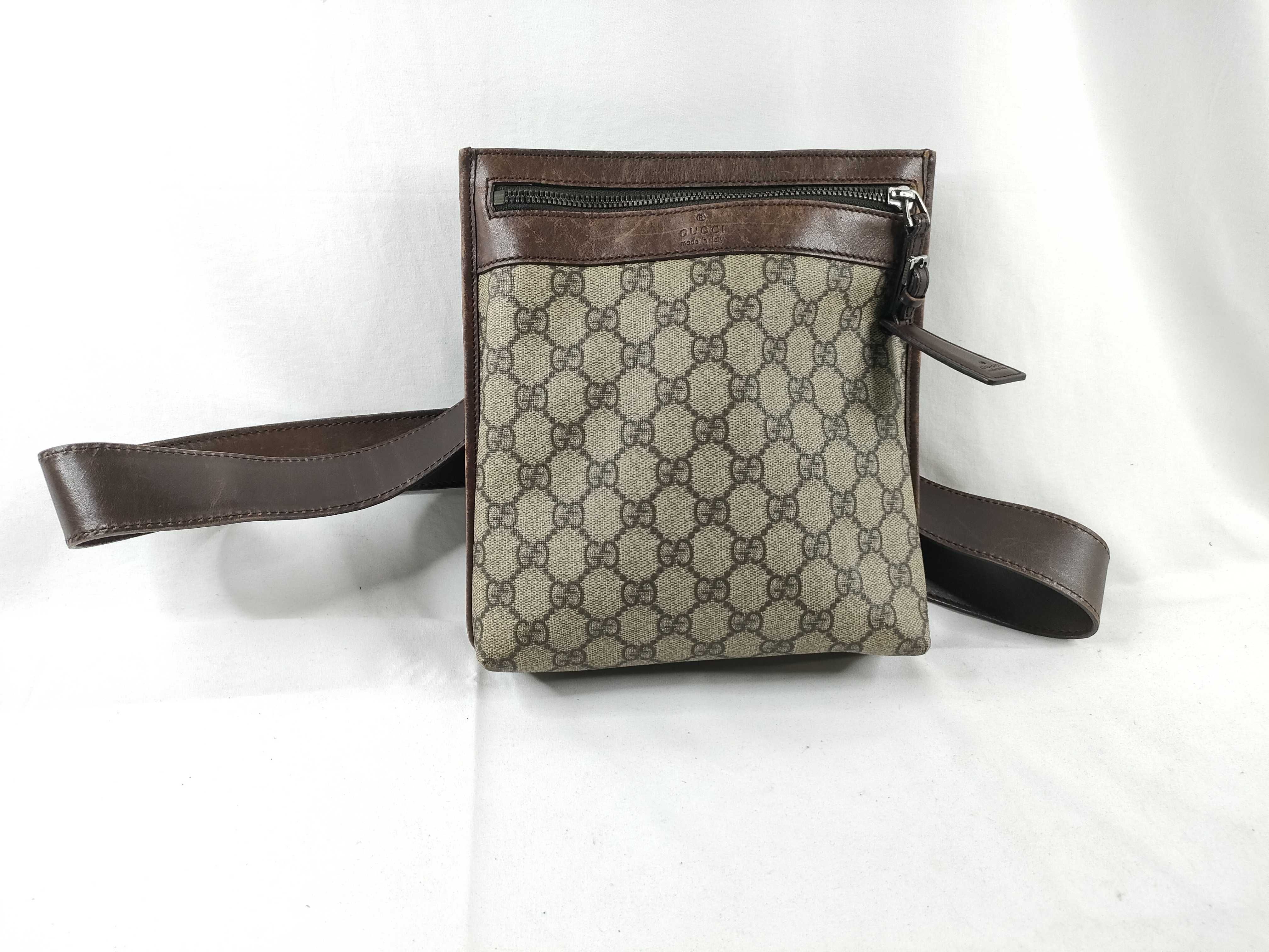GG Supreme Shoulder Bag