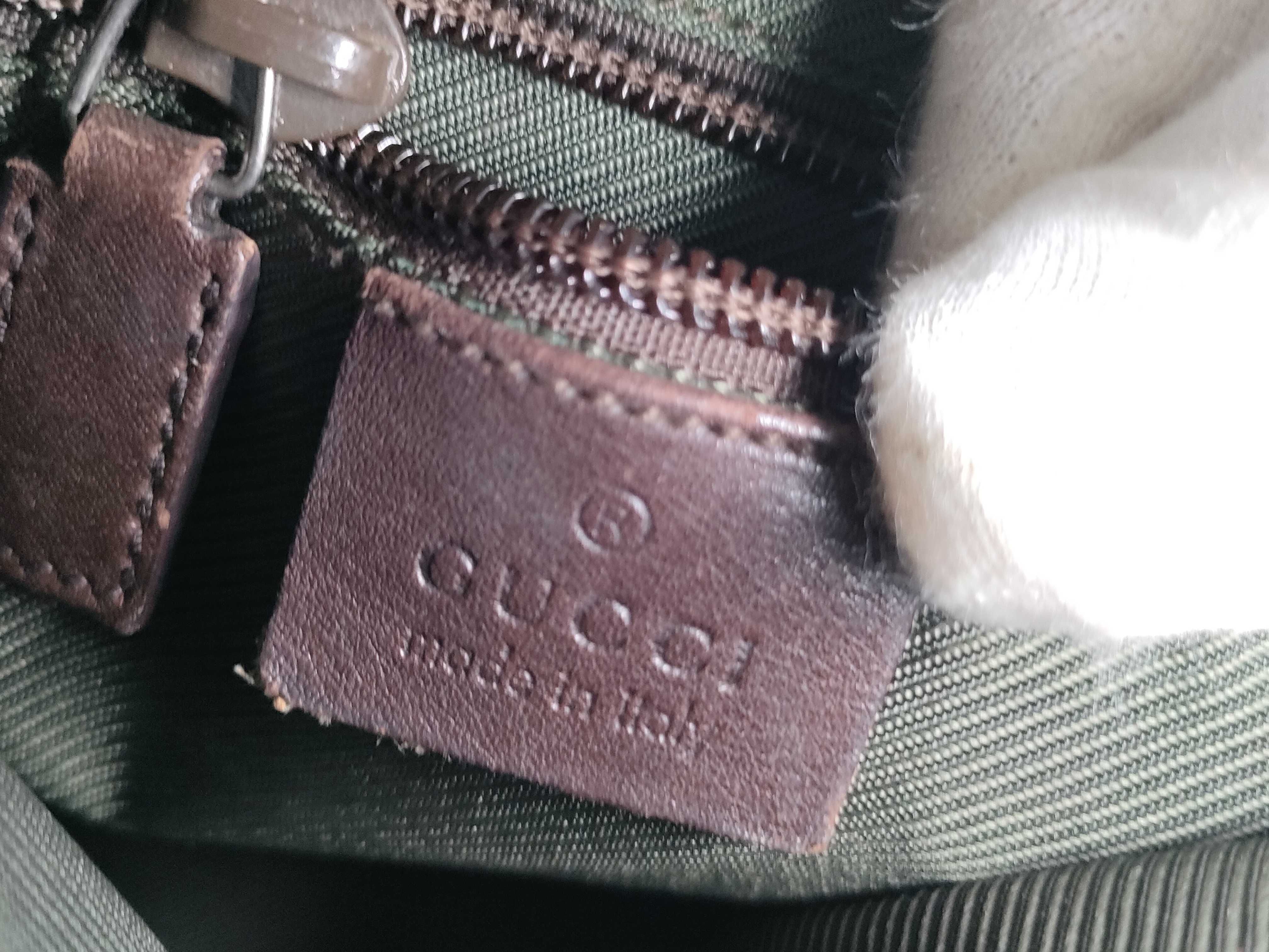 GG Supreme Shoulder Bag — view 11