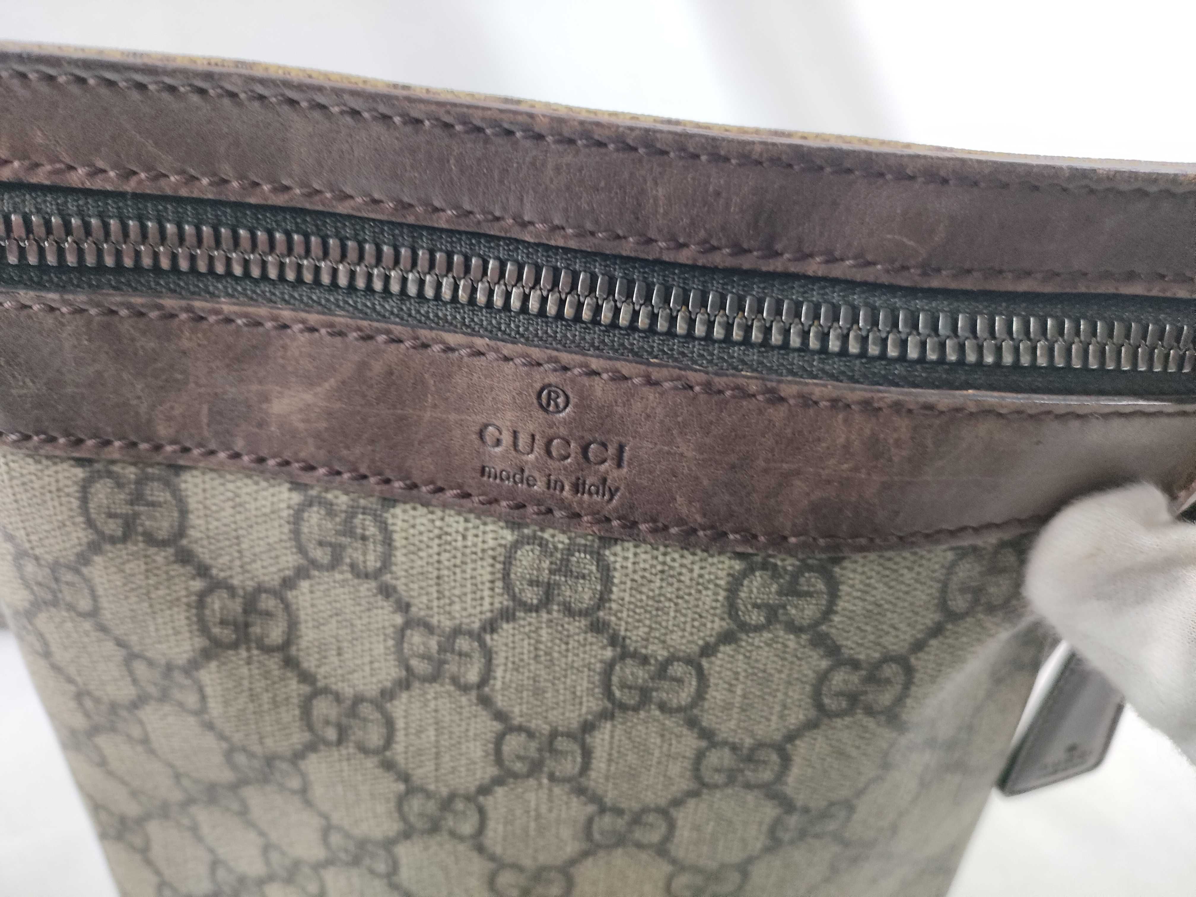GG Supreme Shoulder Bag — view 9