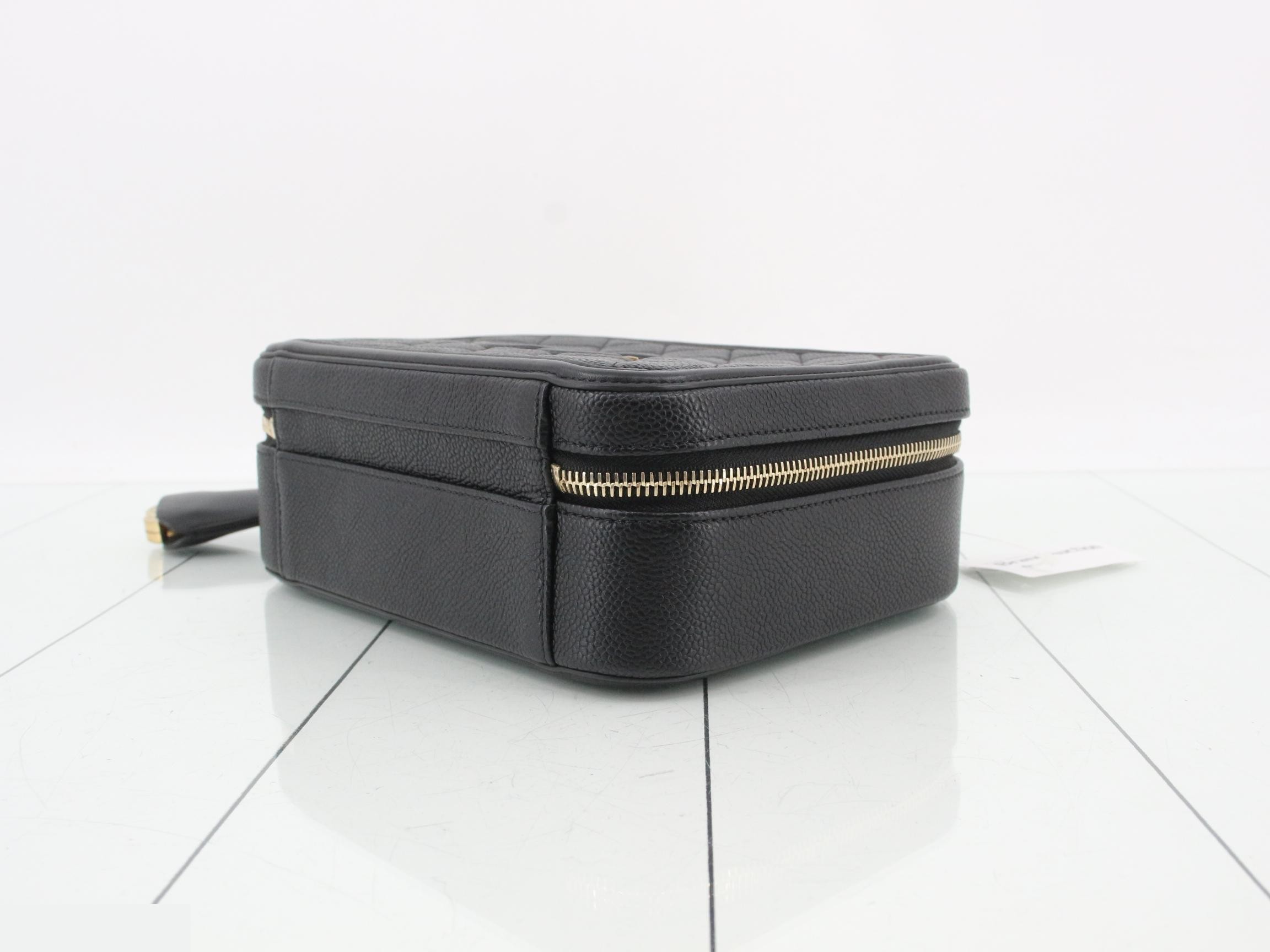 CC Filigree Caviar Skin 2-Way Vanity Case — view 6