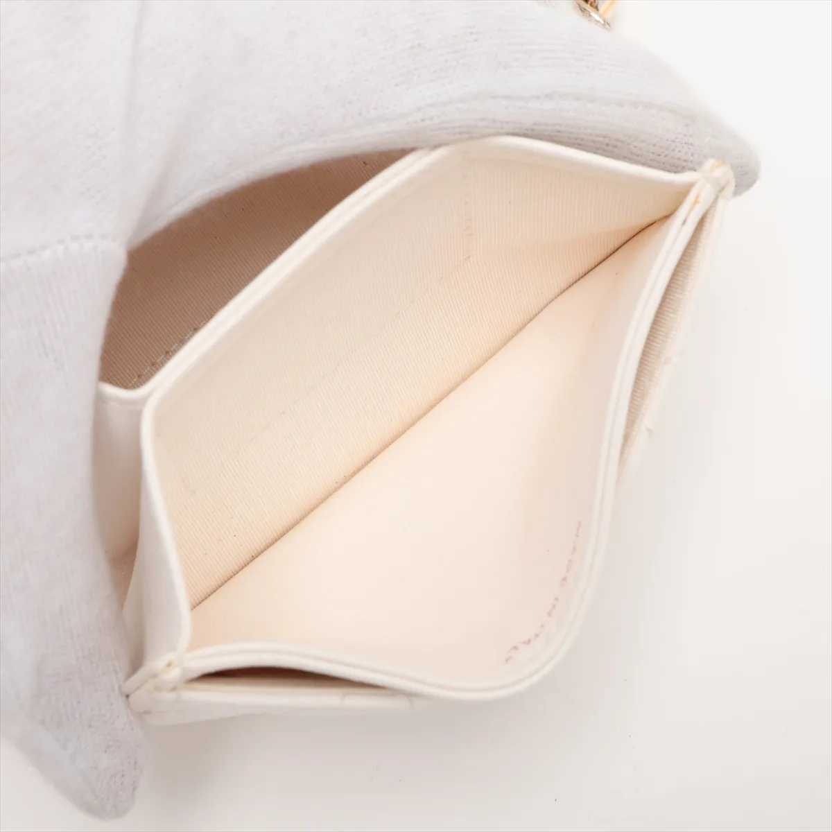 Matelassé Lambskin Chain Shoulder Bag, Camellia Design, White with Gold Hardware, 31107128, Serial Number 31 — view 8