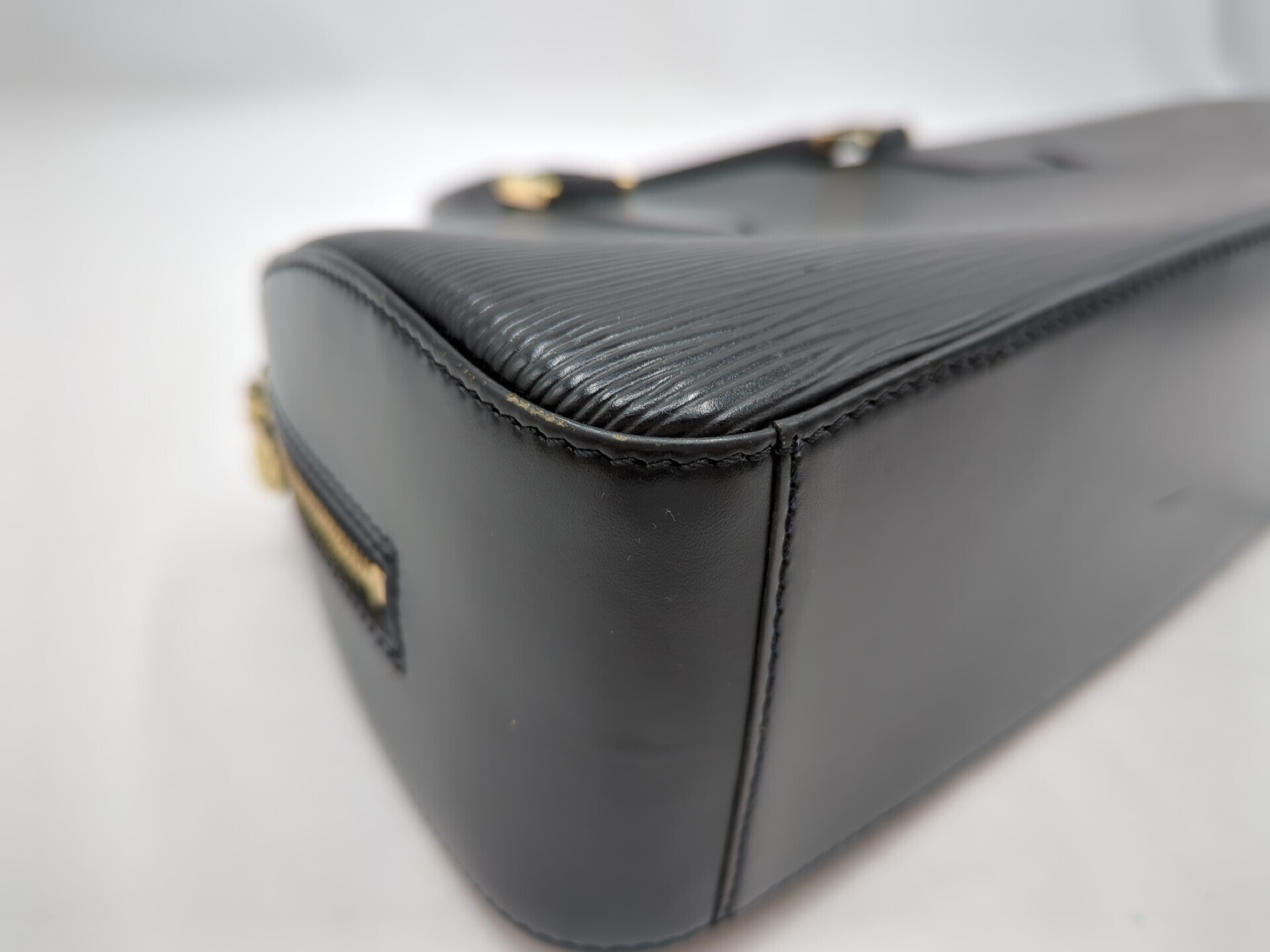 M52082 Epi Jasmine Handbag — view 3