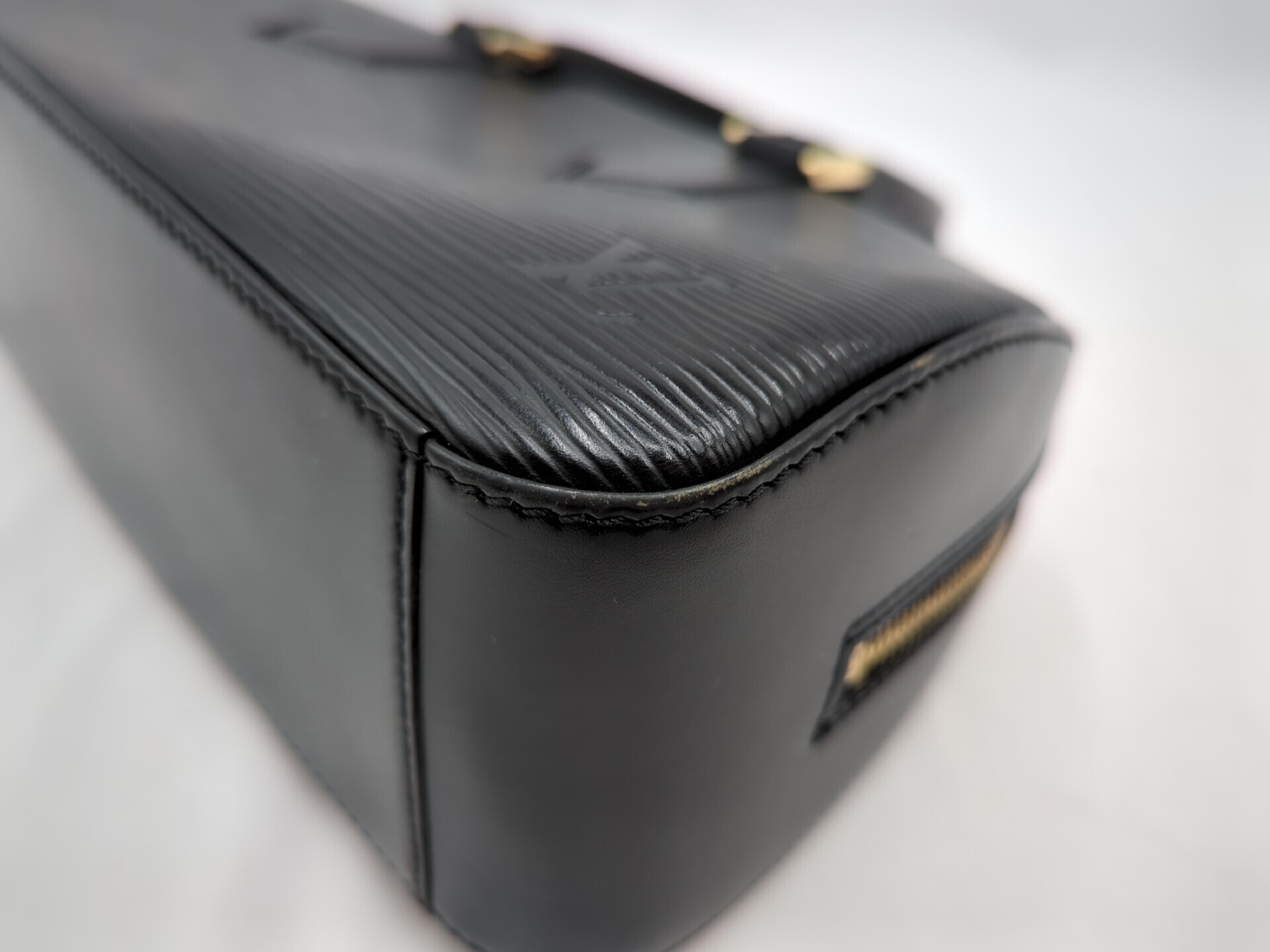 M52082 Epi Jasmine Handbag — view 4