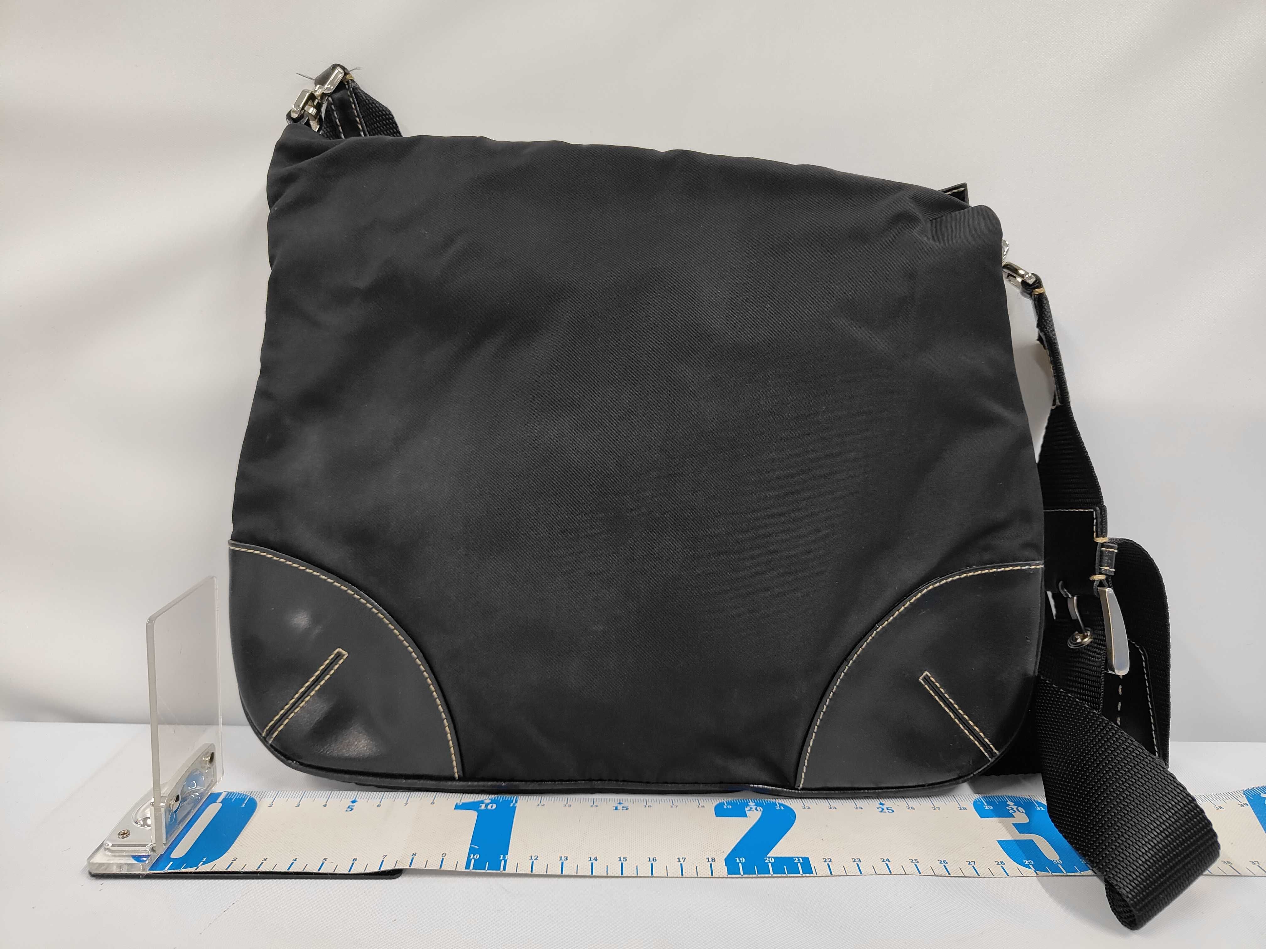 Shoulder Bag / Nylon / Black — view 2
