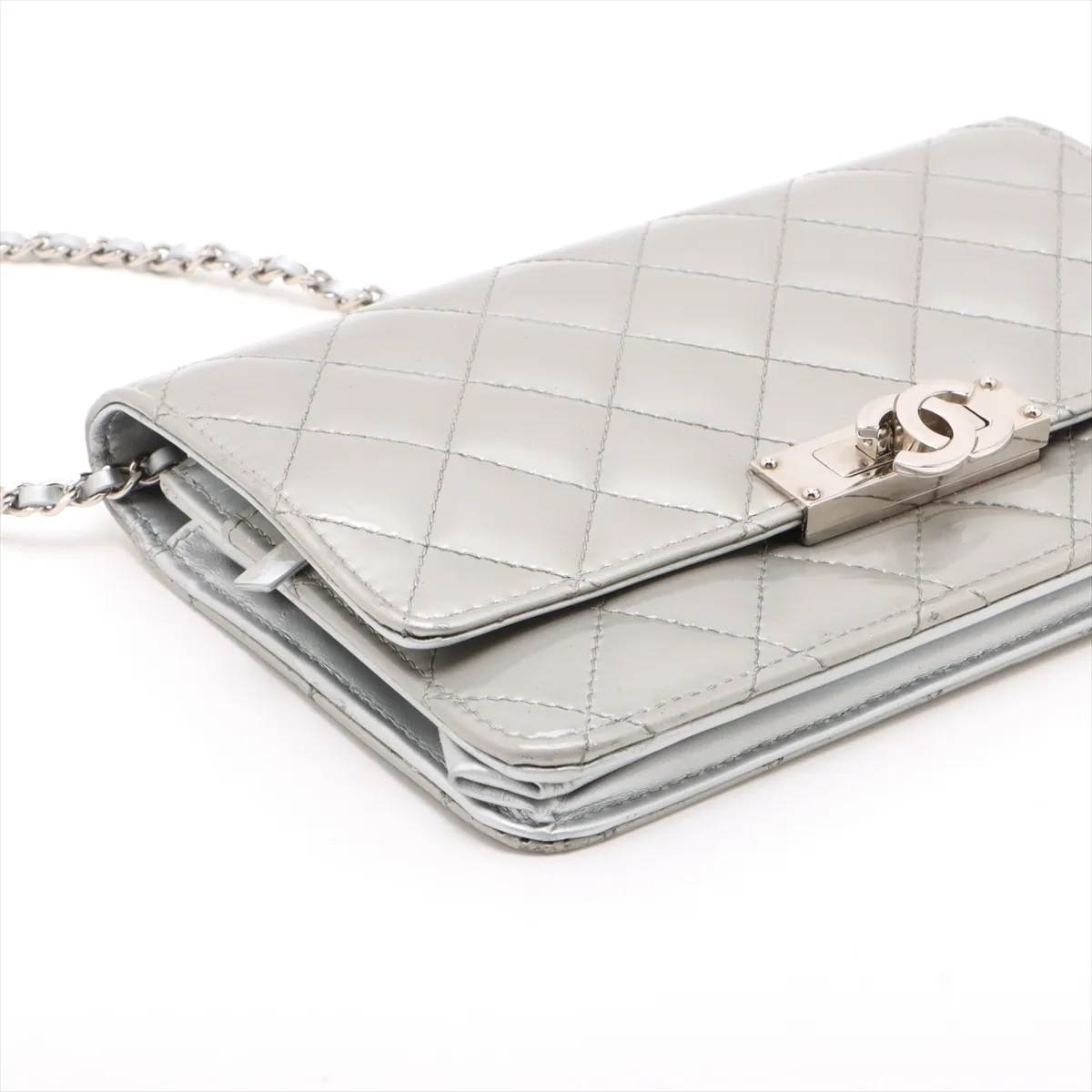 Matelasse patent leather chain wallet silver hardware 22094000 22nd series — view 4