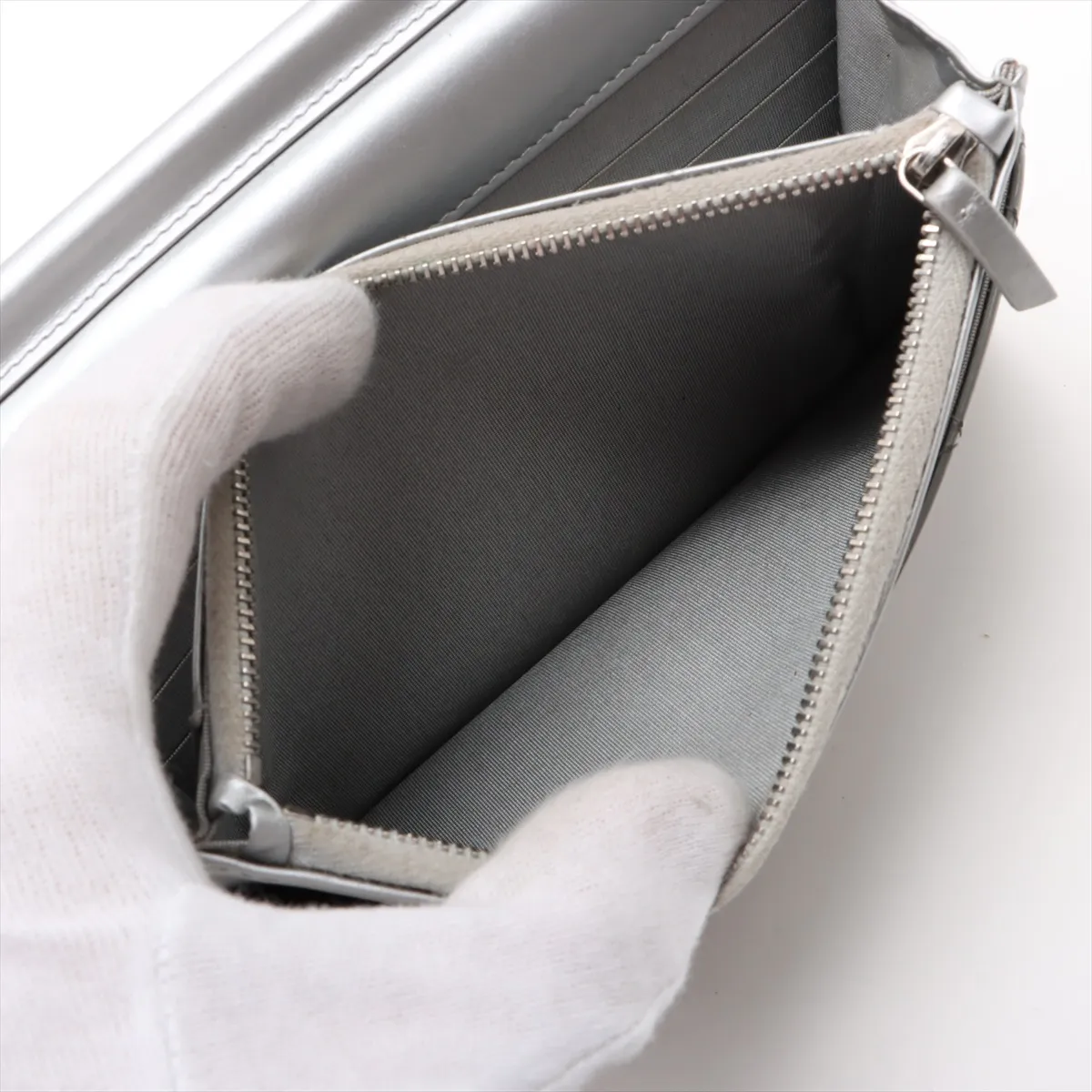 Matelasse patent leather chain wallet silver hardware 22094000 22nd series — view 6