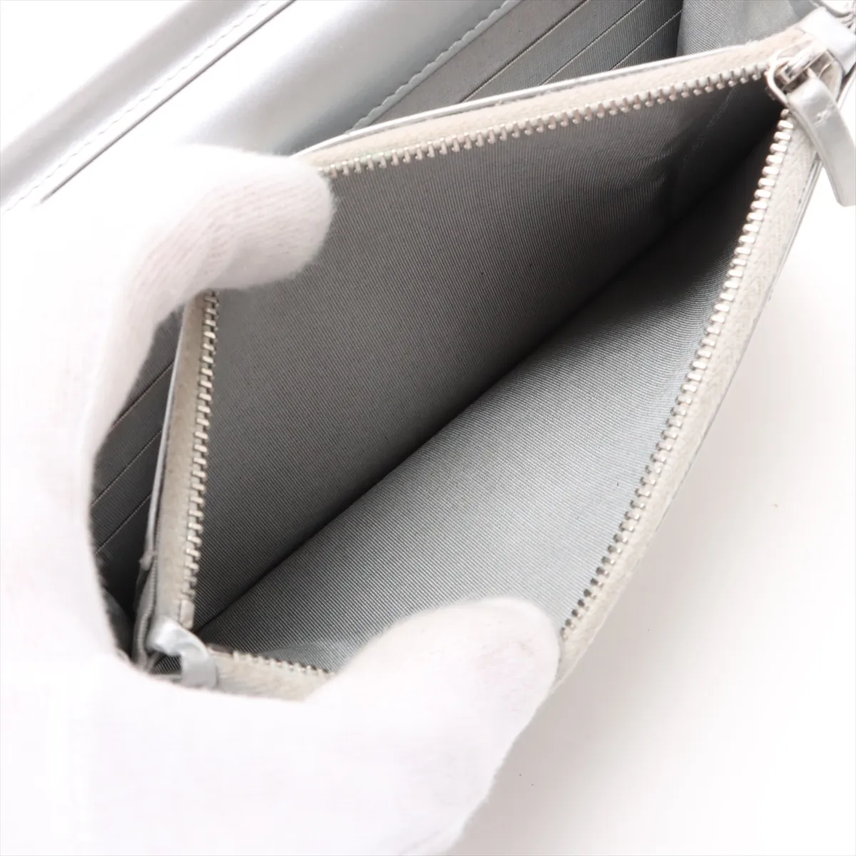Matelasse patent leather chain wallet silver hardware 22094000 22nd series — view 7