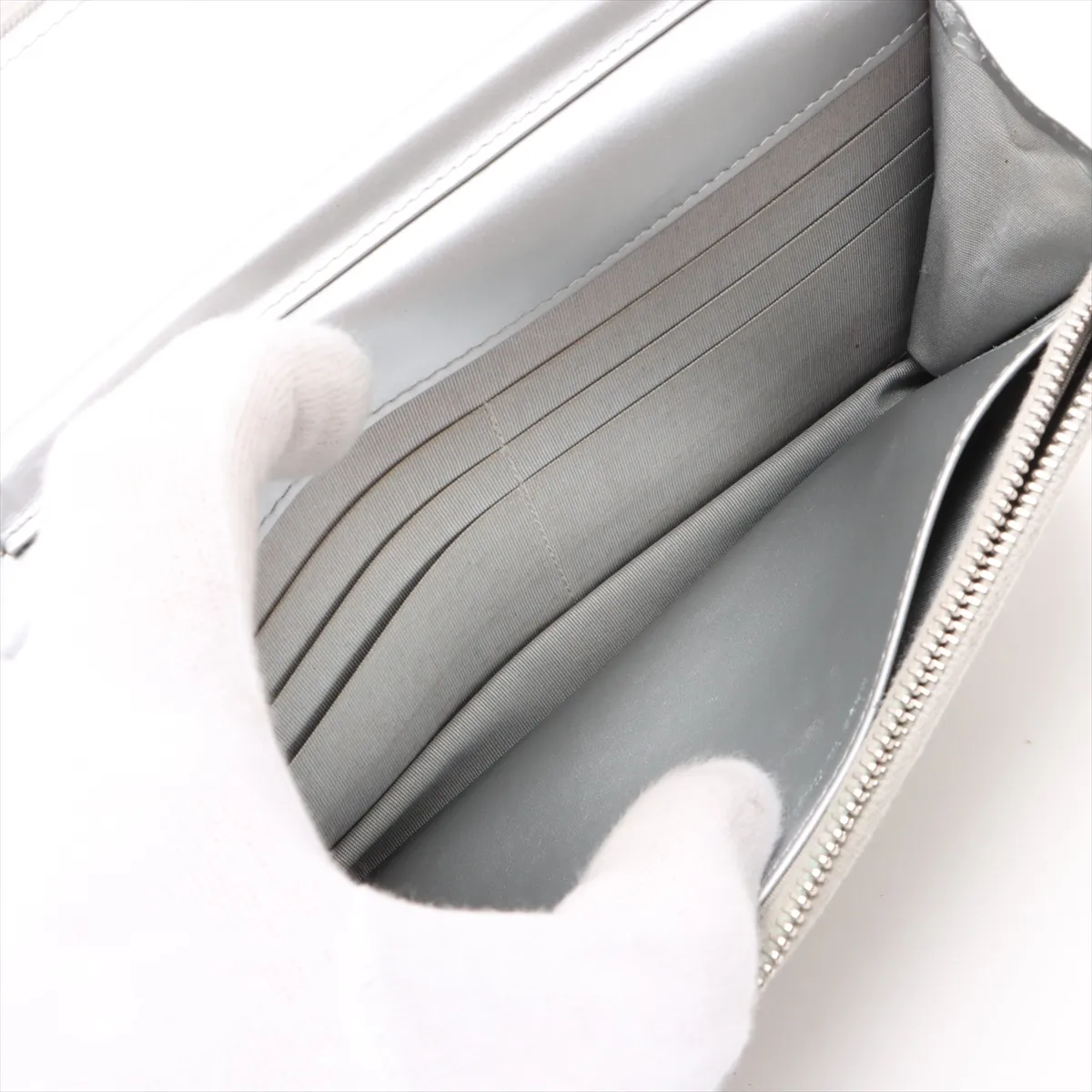 Matelasse patent leather chain wallet silver hardware 22094000 22nd series — view 8
