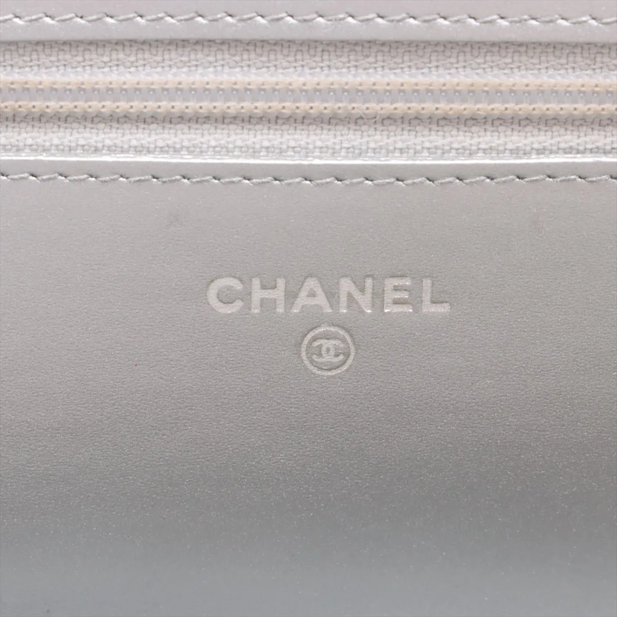 Matelasse patent leather chain wallet silver hardware 22094000 22nd series — view 9