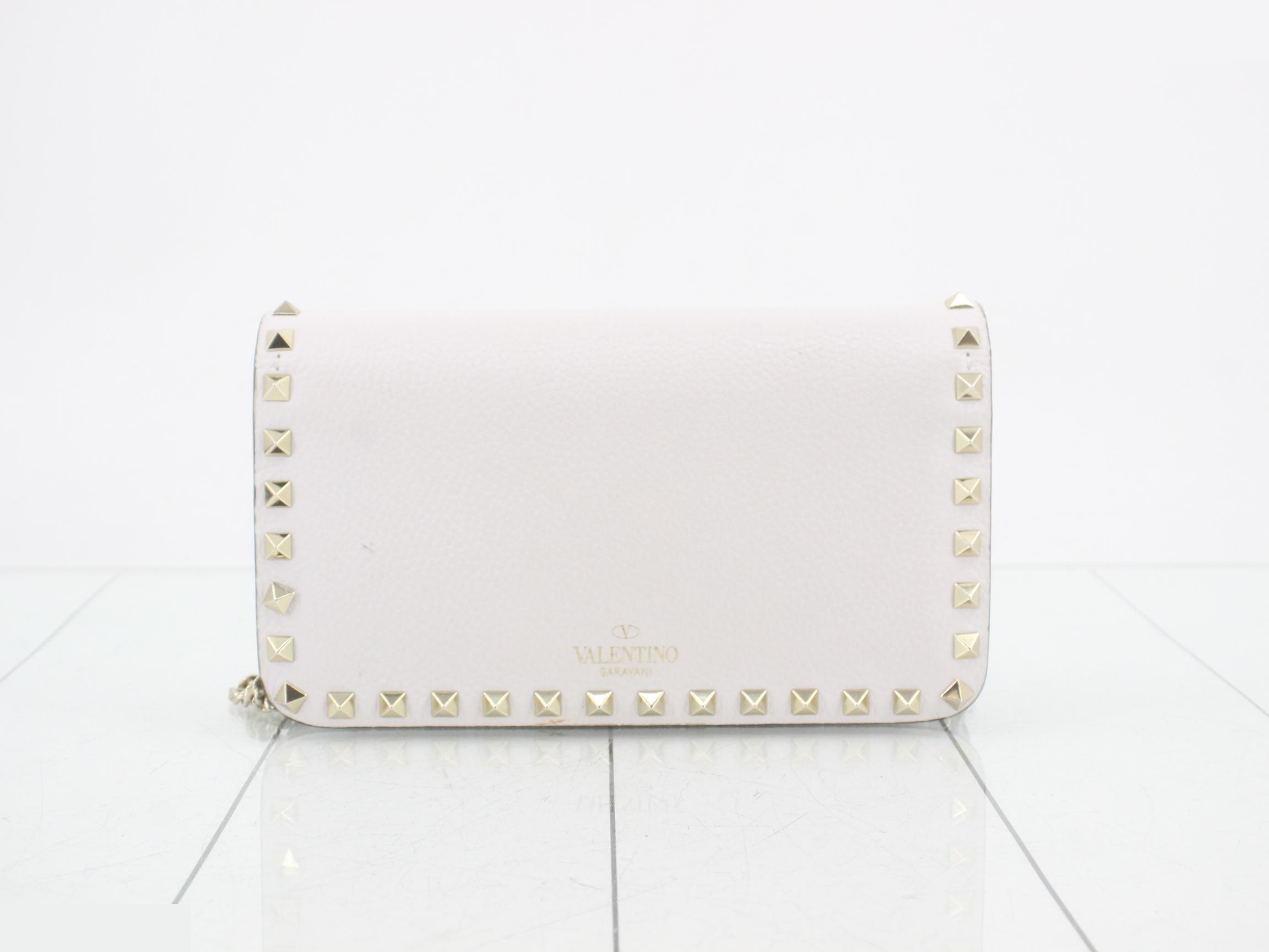 Chain wallet with studs, white bag/wallet. — view 2