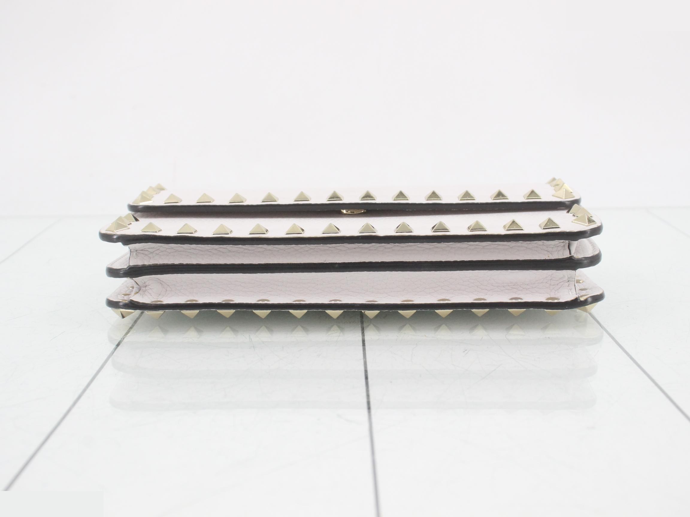Chain wallet with studs, white bag/wallet. — view 3