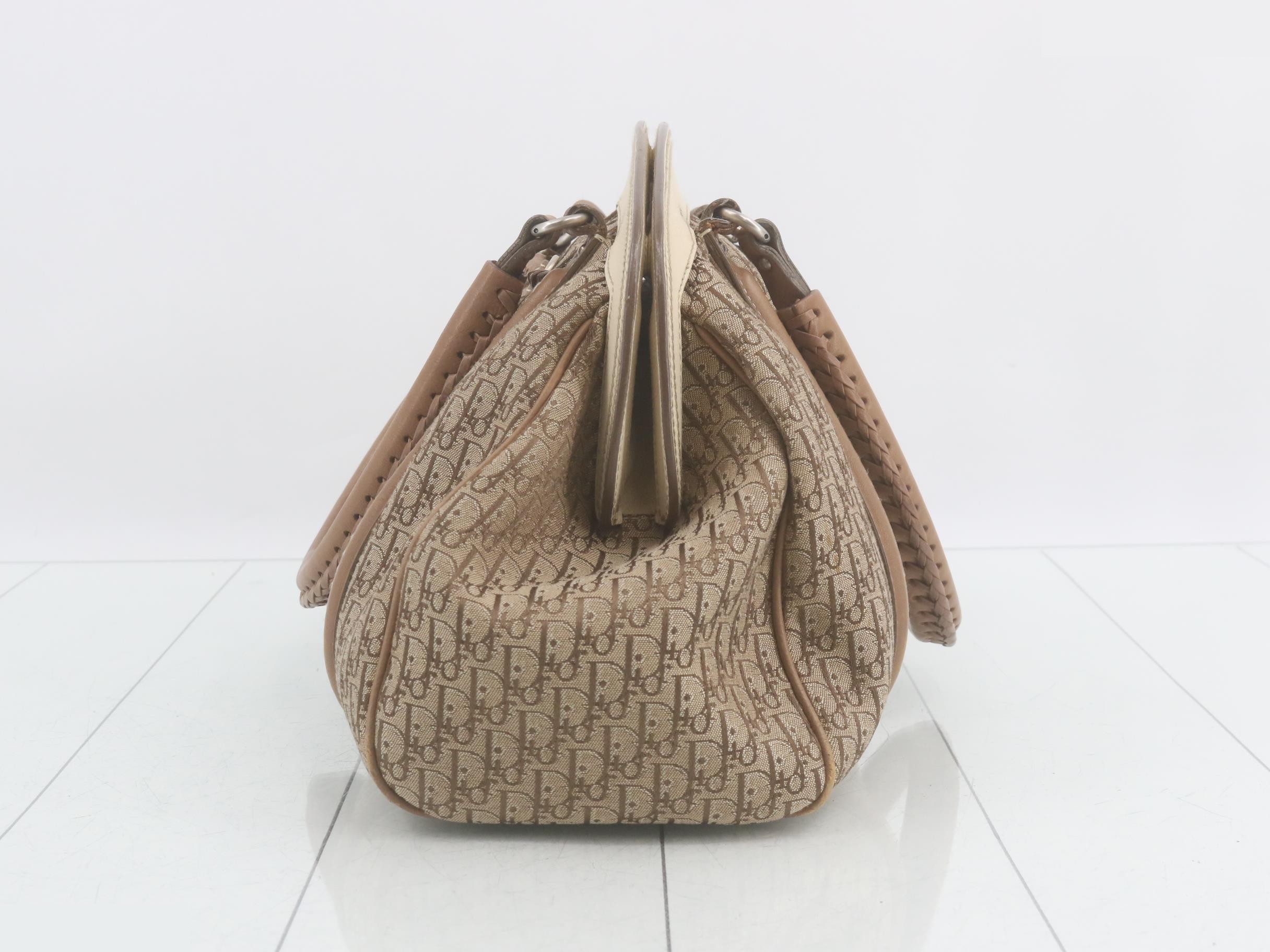 handbag — view 3