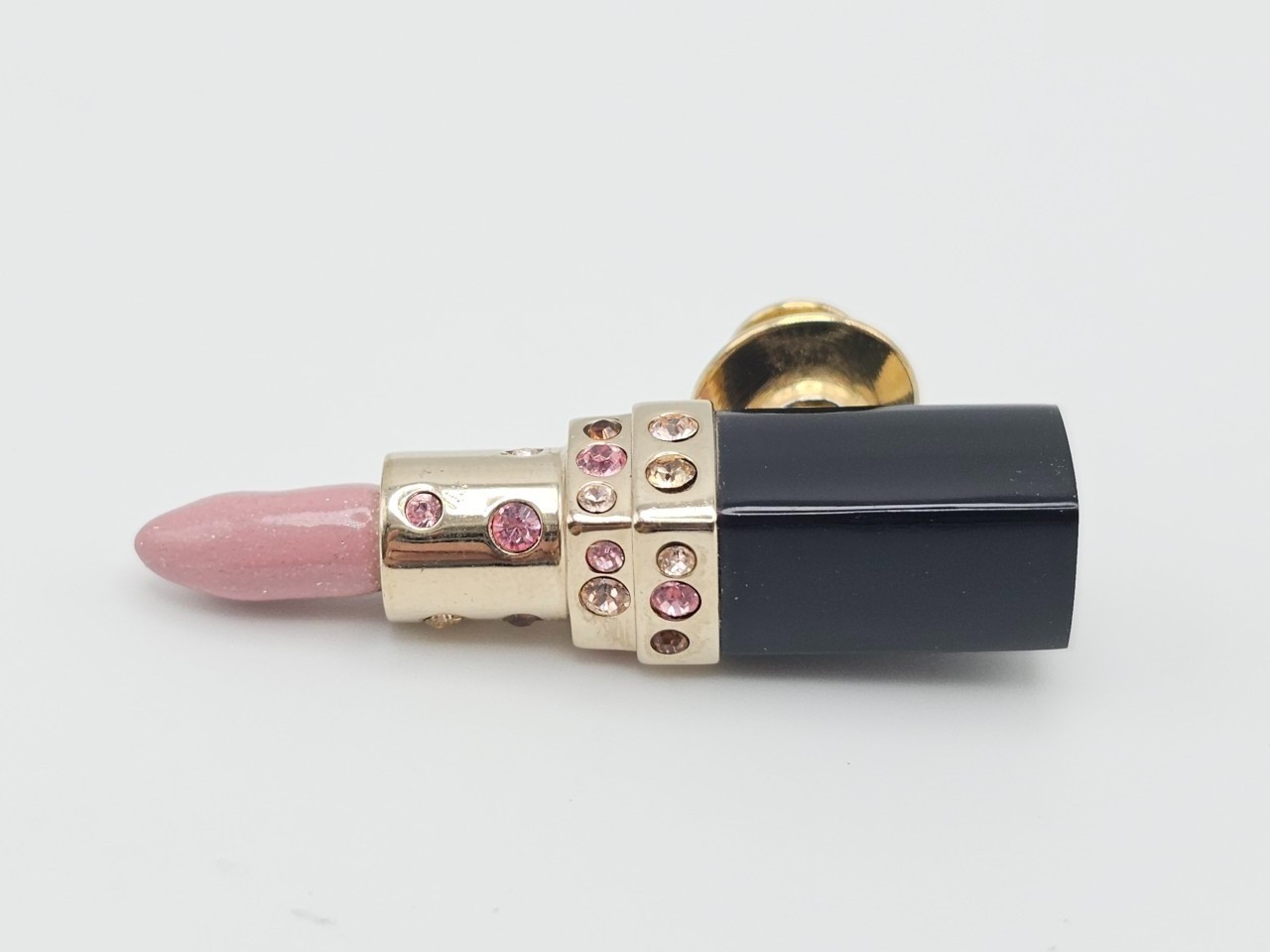brooch — view 2