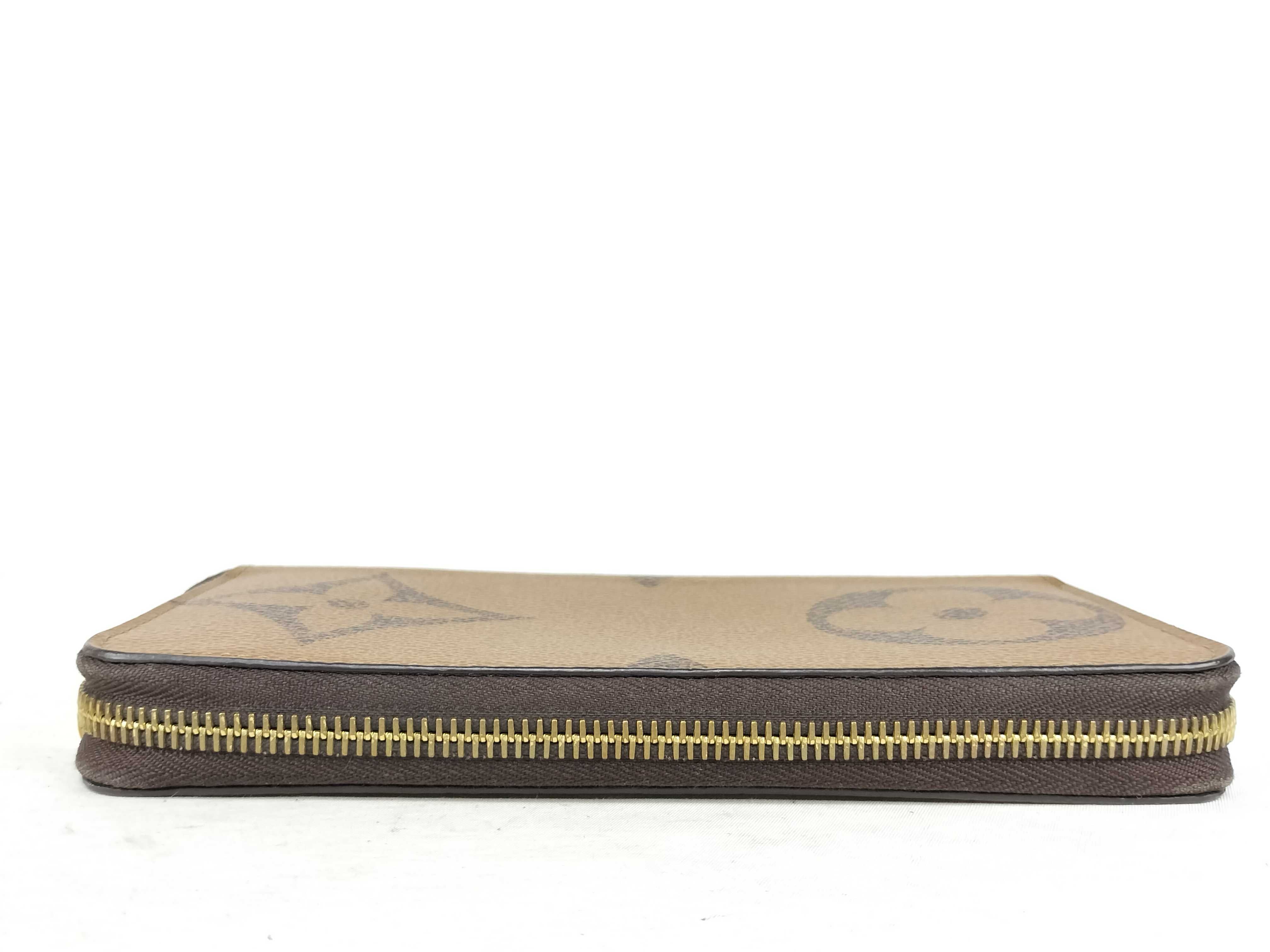 Giant Zippy Wallet with IC Tag and Gold Hardware (LM2240) — view 6