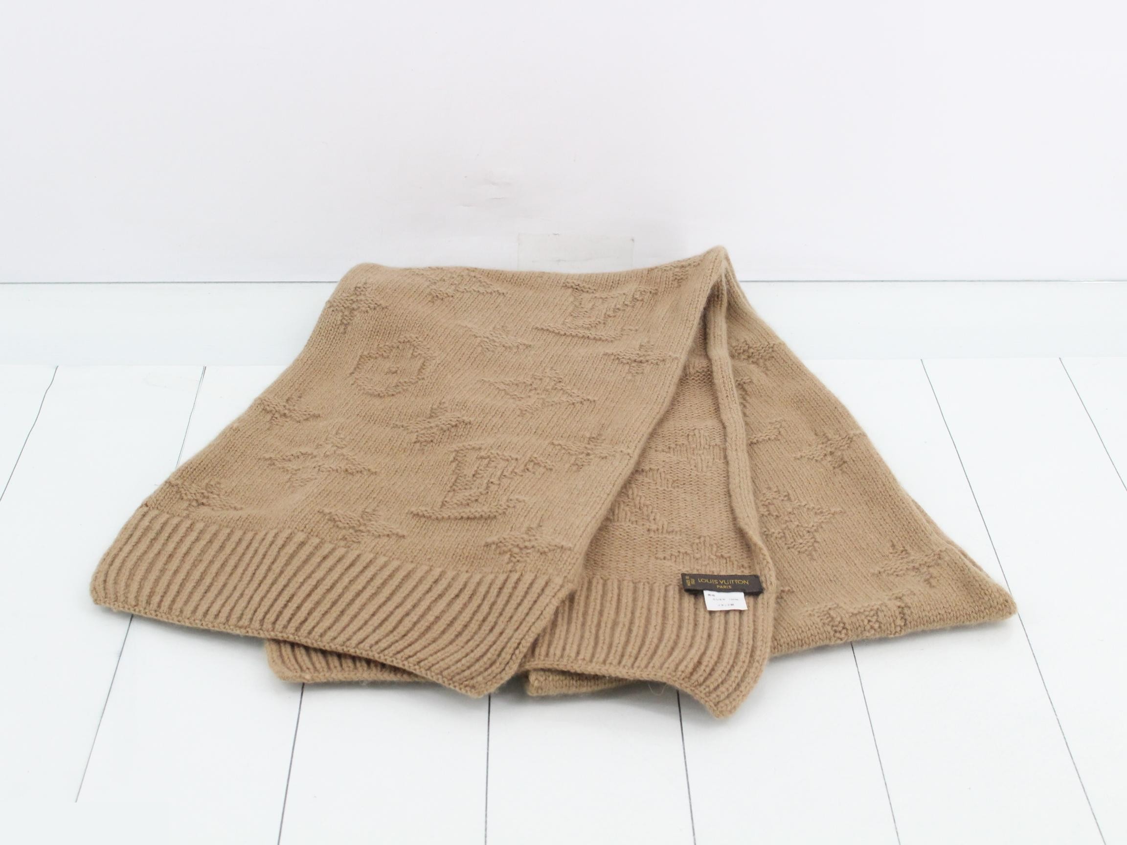 Monogram scarf with tag, beige. — view 2