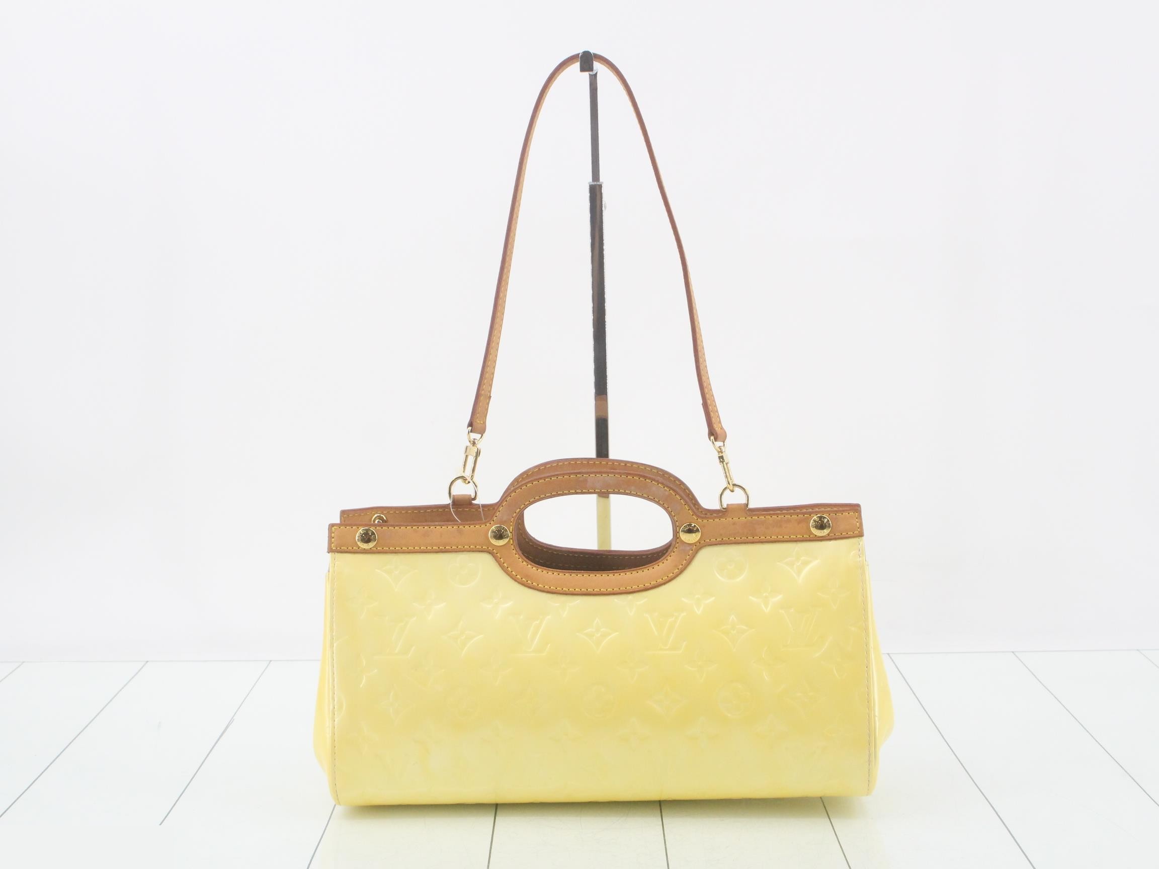 M91374 Roxbury Drive Perle Louis Vuitton Strap Vernis — view 2