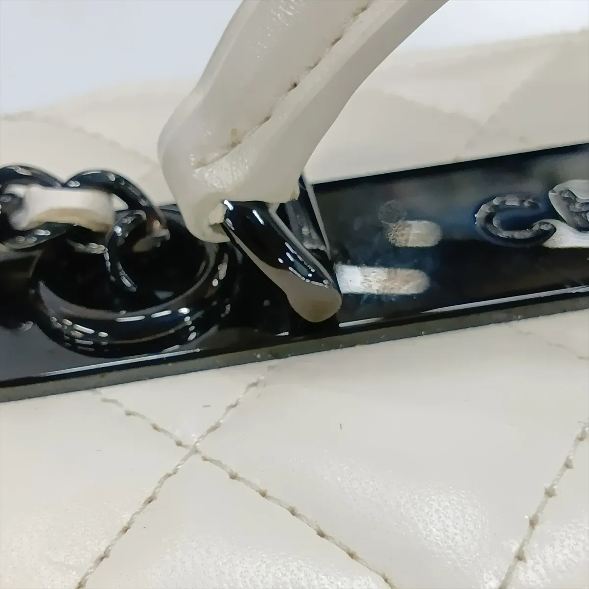 Matelassé Lambskin 2-Way Shoulder Bag Vanity Case White with Black Hardware N89U1AK6 Random Serial Number — view 13