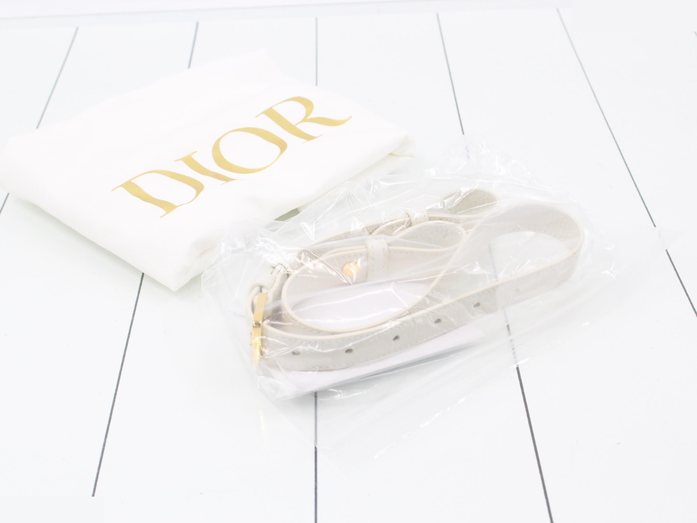 Signature Bucket White Leather 2-Way Shoulder Bag — view 7