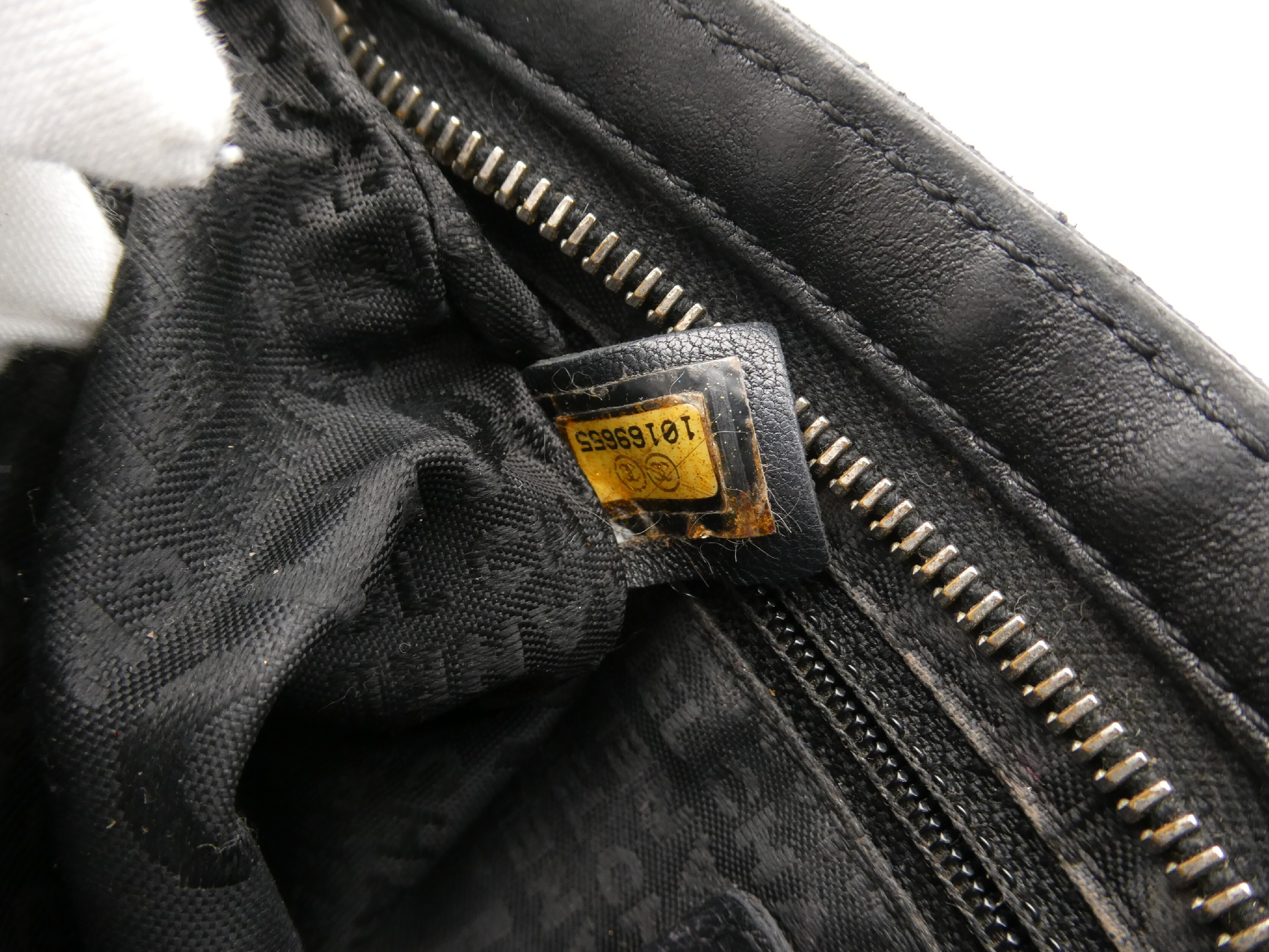 Camellia Chocolate Bar Coco Mark Chain Pouch — view 9